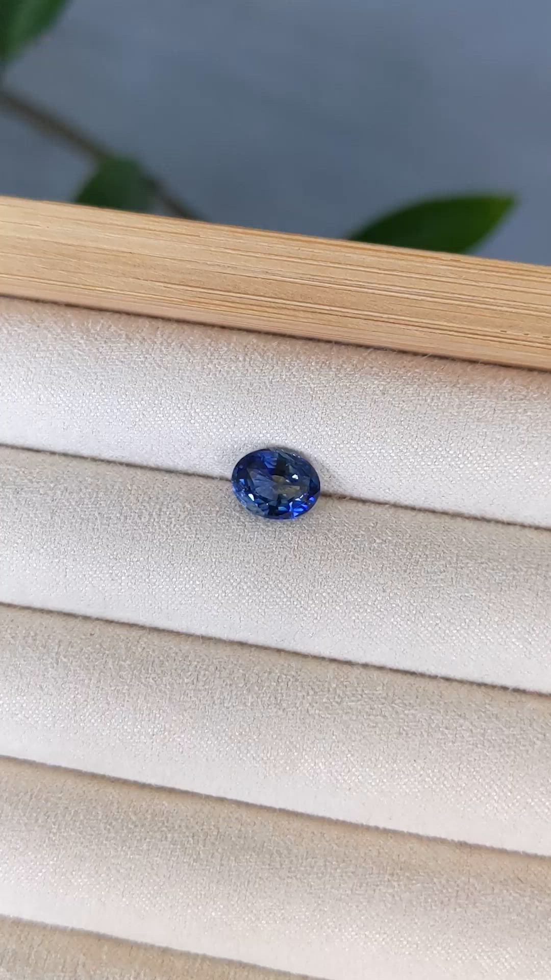 2.20 Ct. Bi Color Sapphire from Ceylon (Sri Lanka) Size Video