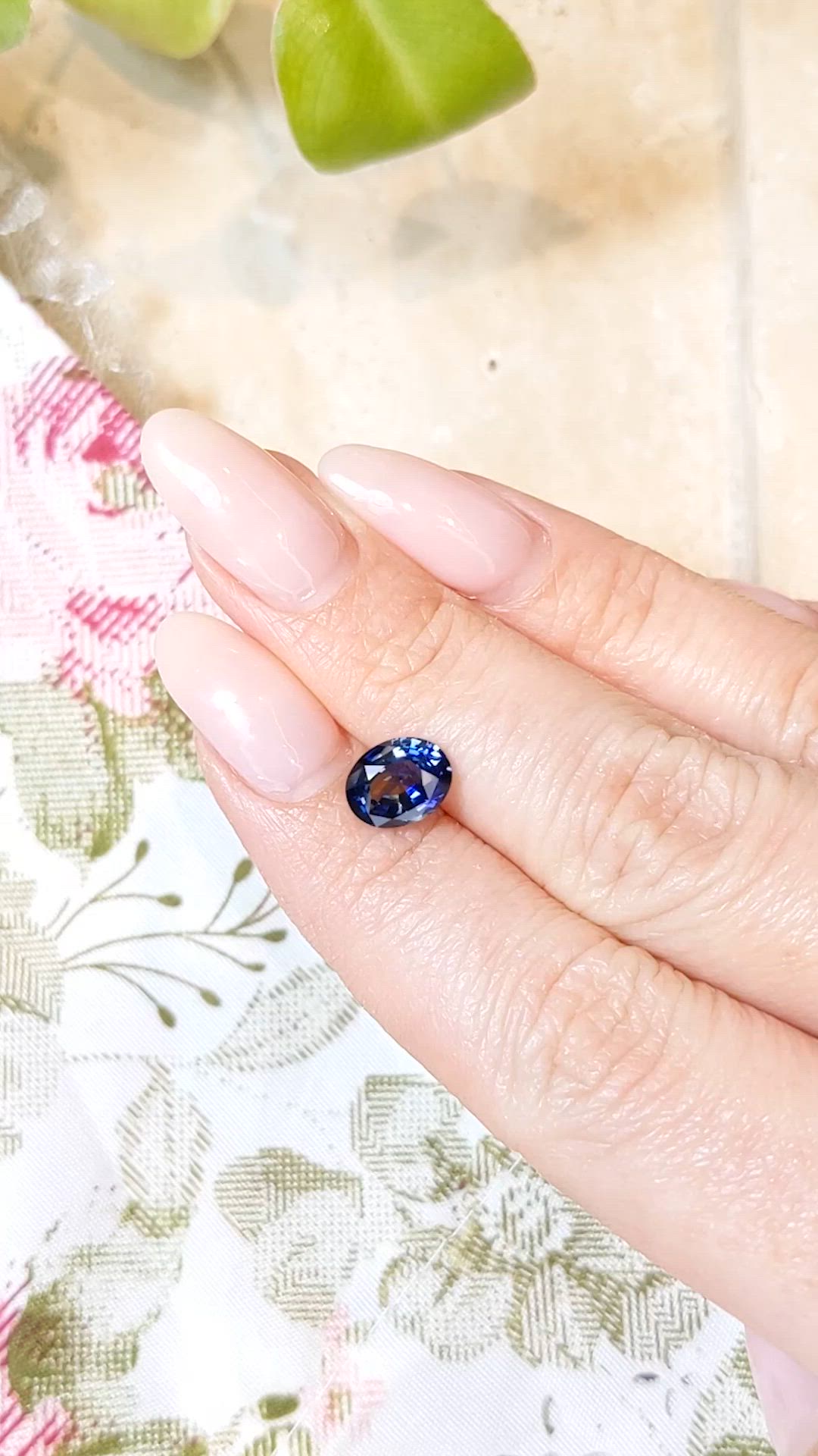 2.20 Ct. Bi Color Sapphire from Ceylon (Sri Lanka) Size Video