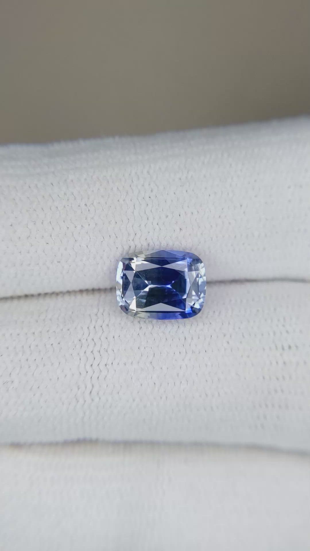 2.18 Ct. Bi Color Sapphire from Ceylon (Sri Lanka) Size Video