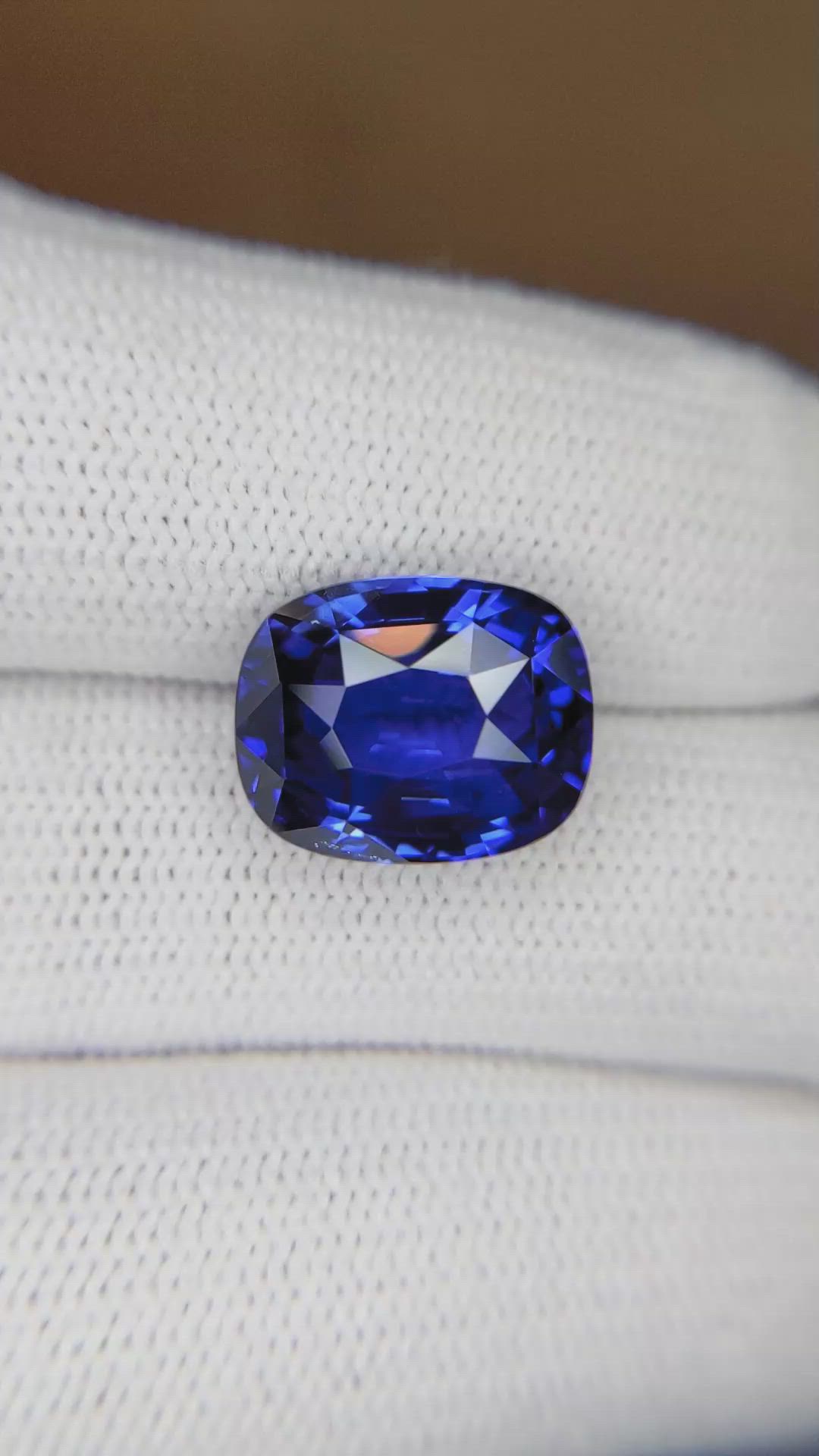 9.14 Ct. Blue Sapphire from Ceylon (Sri Lanka) Size Video