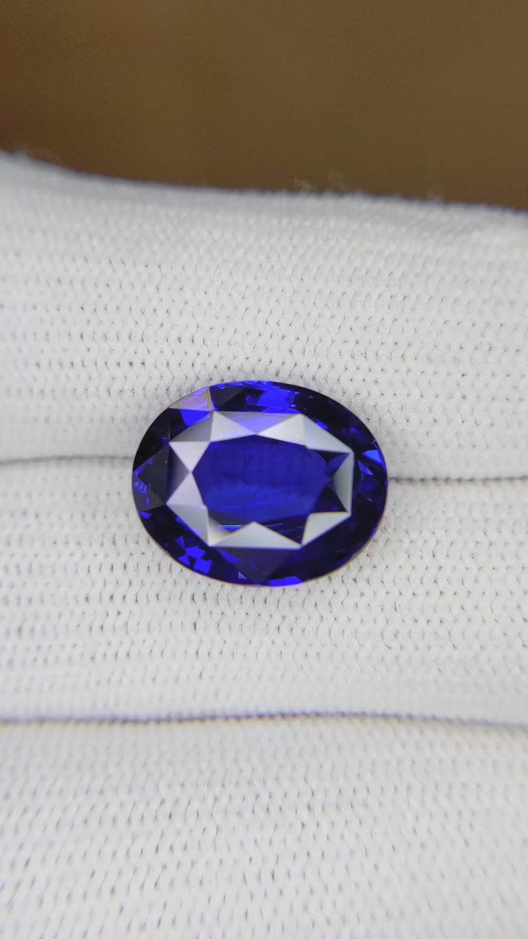 9.04 Ct. Blue Sapphire from Ceylon (Sri Lanka) Size Video