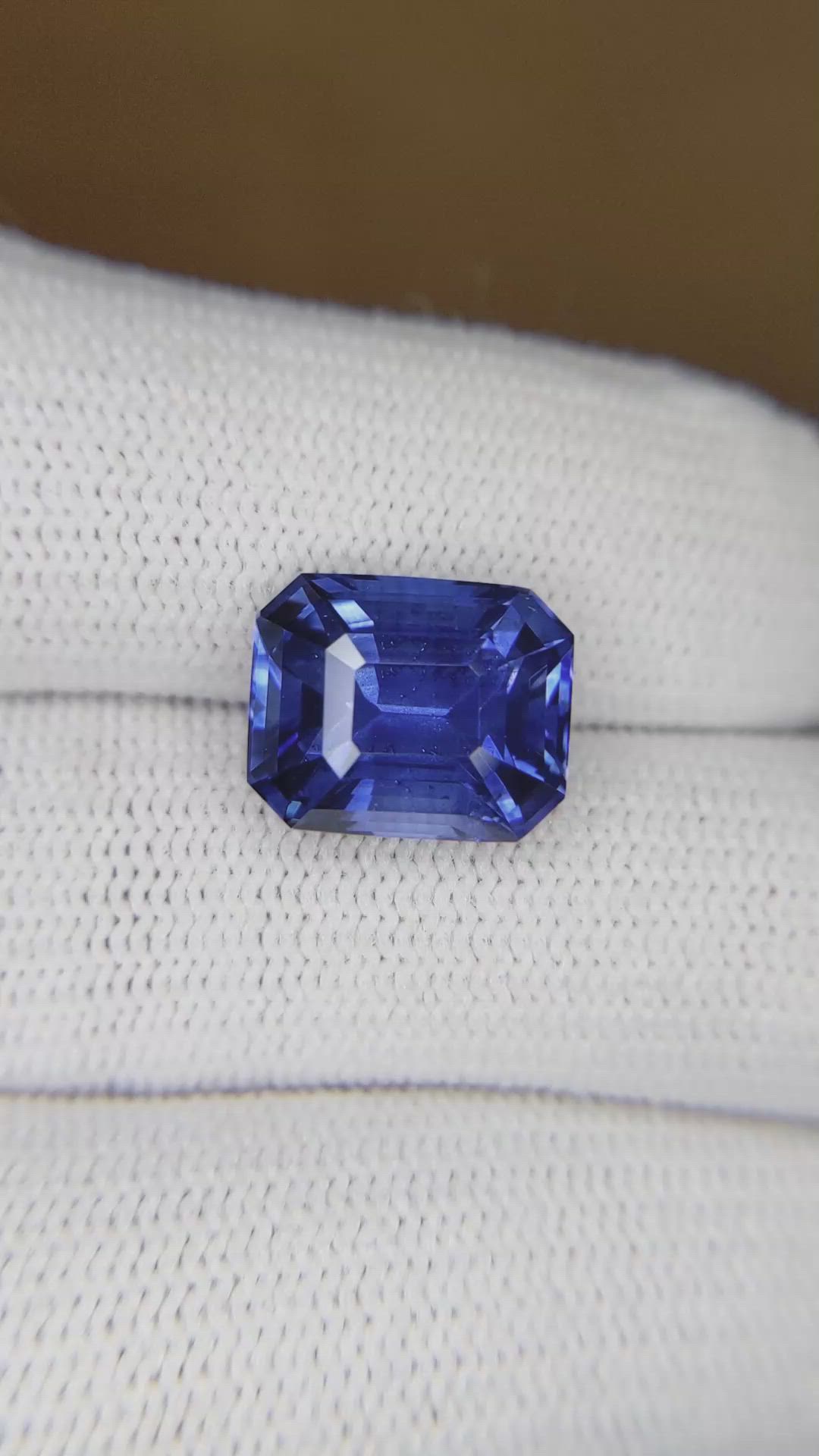 7.20 Ct. Blue Sapphire from Ceylon (Sri Lanka) Size Video
