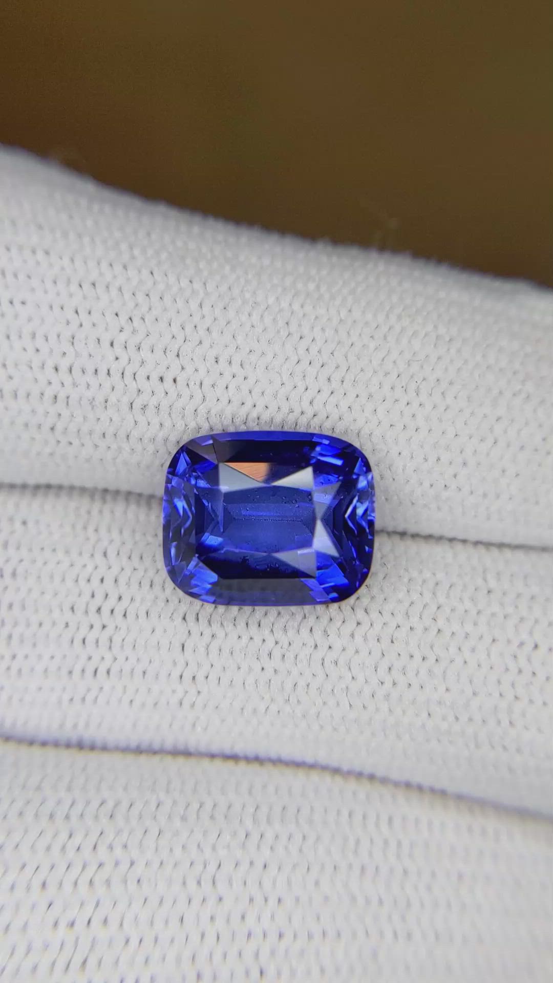 6.15 Ct. Blue Sapphire from Ceylon (Sri Lanka) Size Video