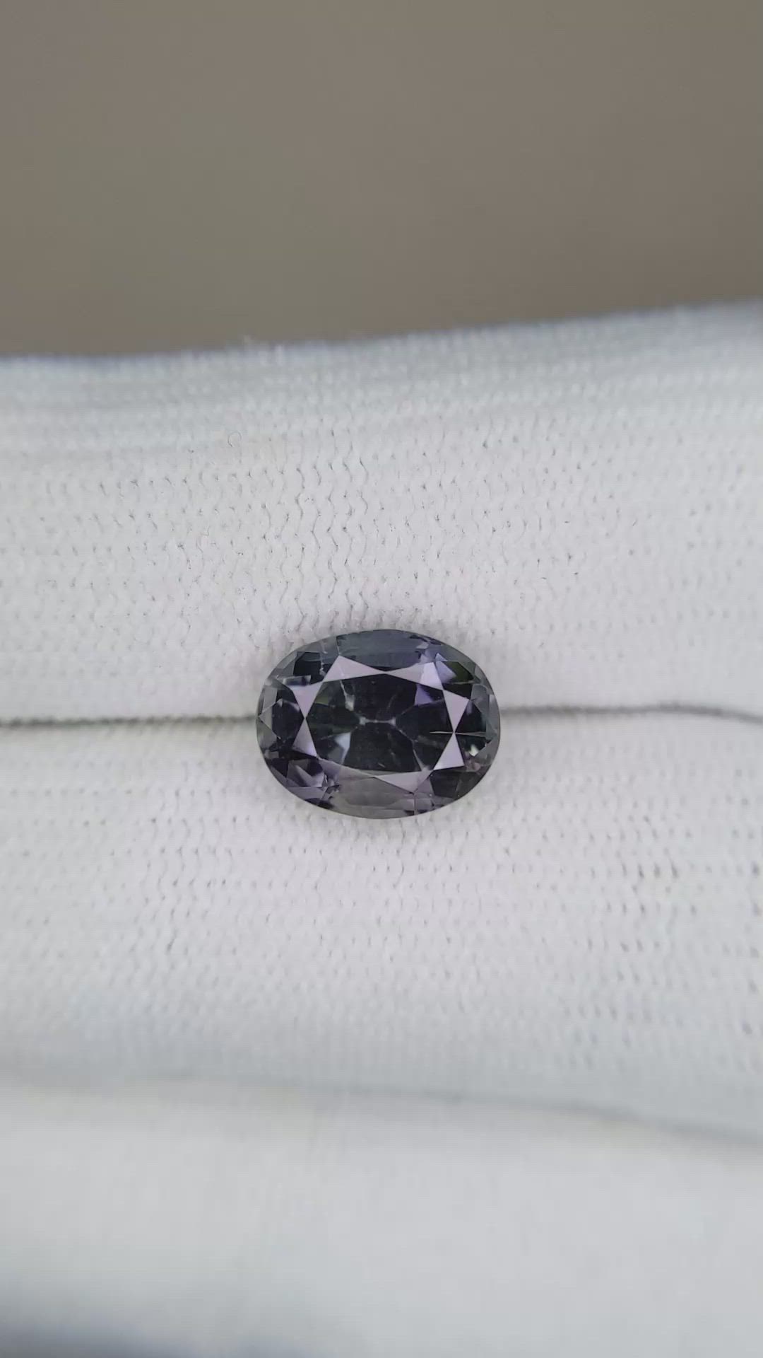 3.28 Ct. Bi Color Sapphire from Ceylon (Sri Lanka) Size Video