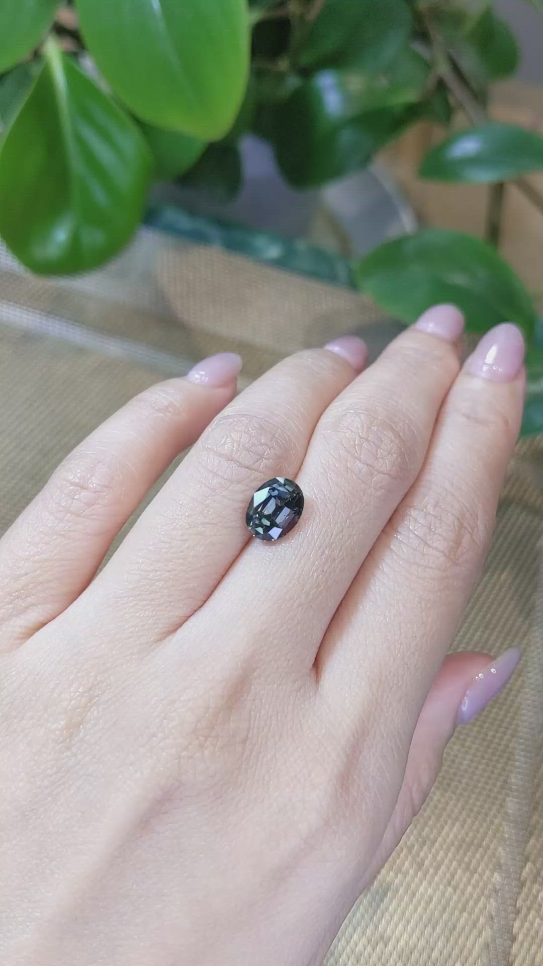 3.28 Ct. Bi Color Sapphire from Ceylon (Sri Lanka) Size Video