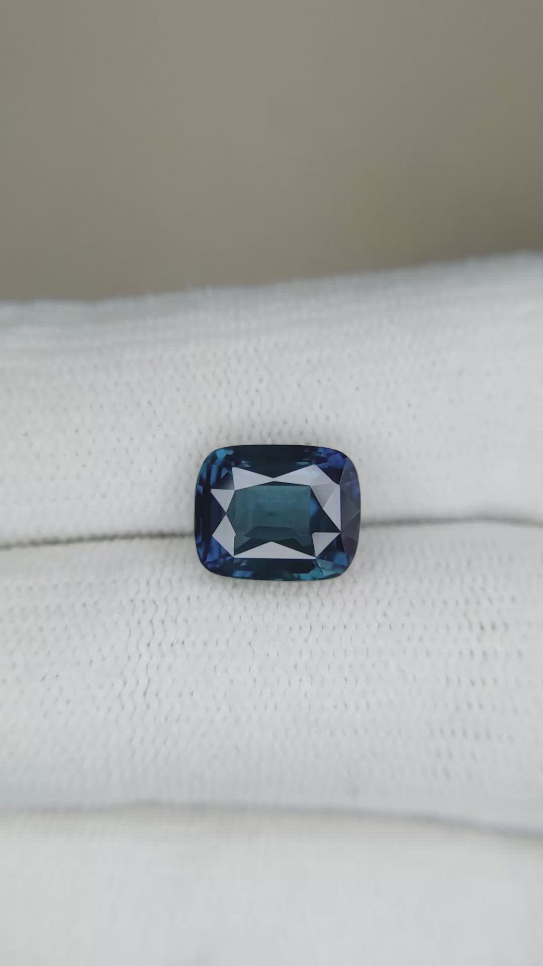 4.03 Ct. Bluish Green Sapphire from Ceylon (Sri Lanka) Size Video