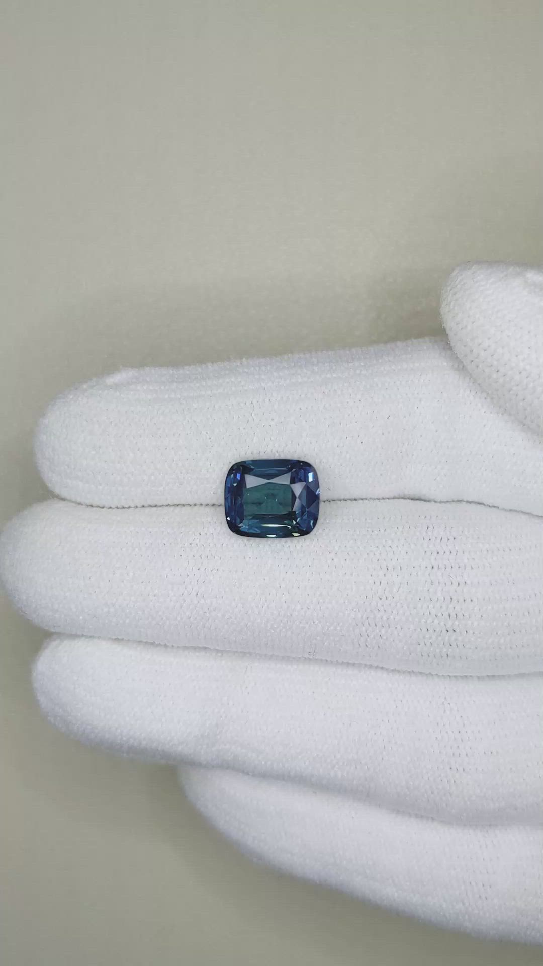 4.03 Ct. Bluish Green Sapphire from Ceylon (Sri Lanka) Size Video