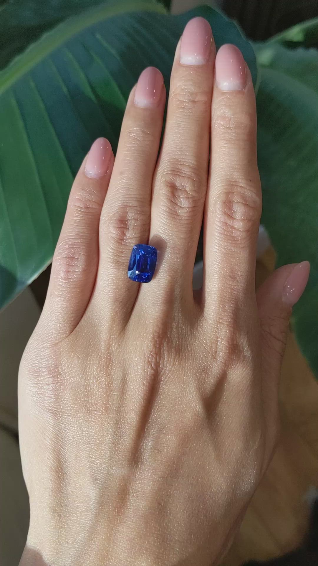 7.04 Ct. Blue Sapphire from Ceylon (Sri Lanka) Size Video