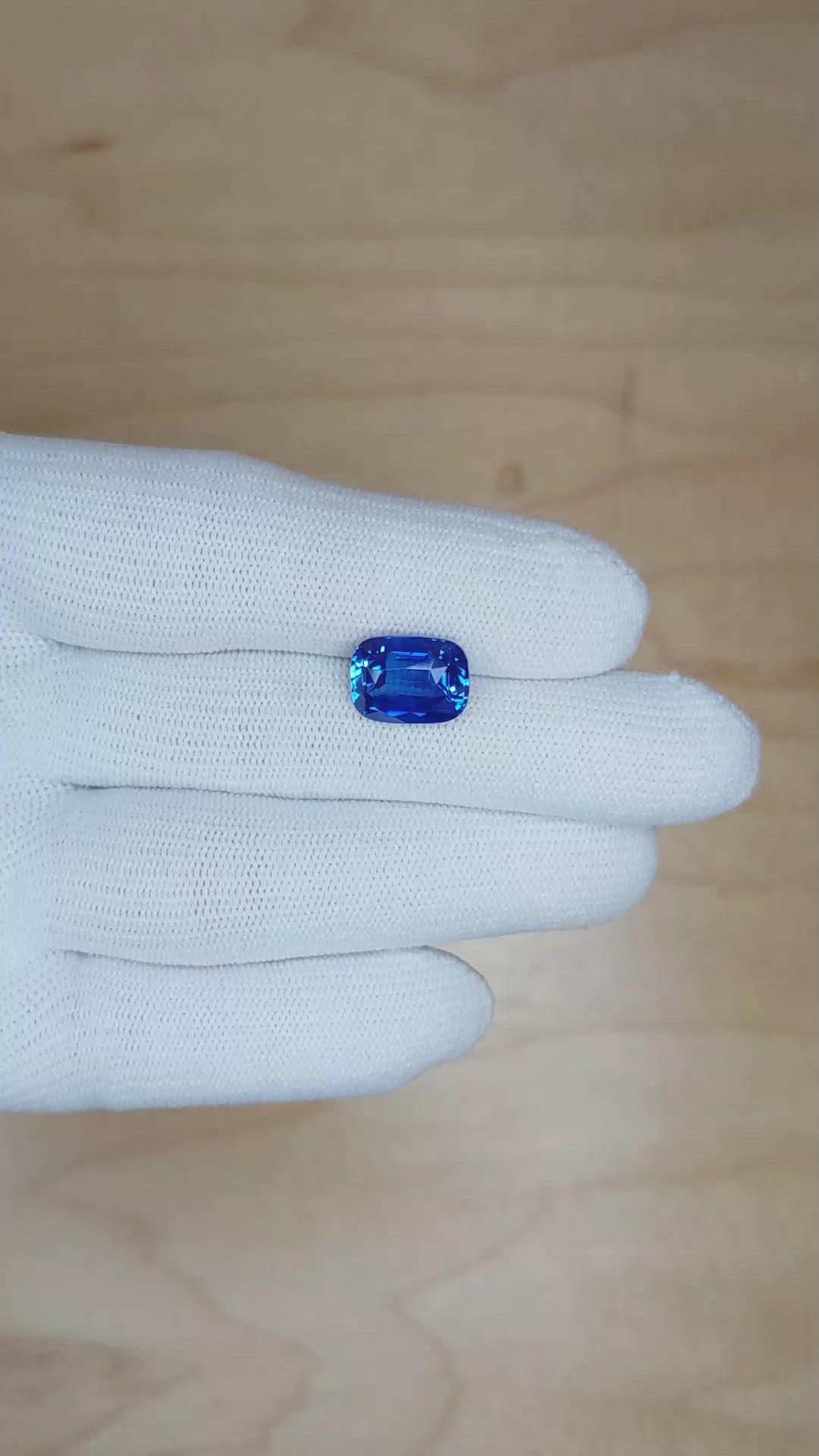 5.57 Ct. Blue Sapphire from Ceylon (Sri Lanka) Size Video
