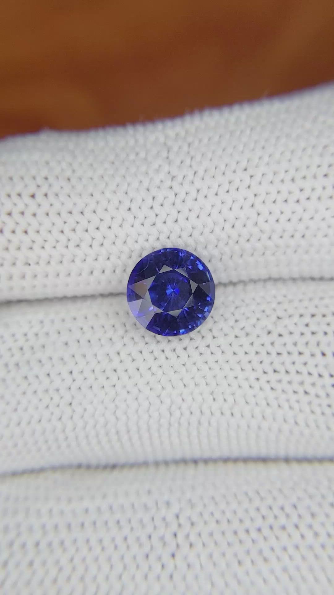 2.81 Ct. Blue Sapphire from Ceylon (Sri Lanka) Size Video
