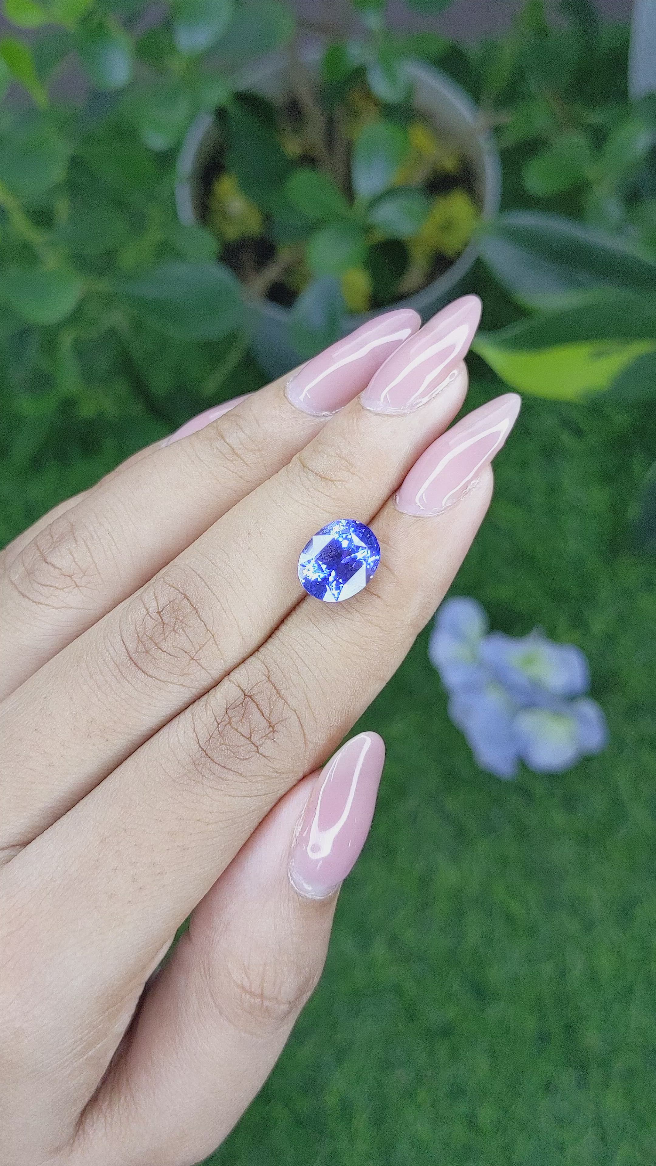 5.09 Ct. Blue Sapphire from Ceylon (Sri Lanka) Size Video