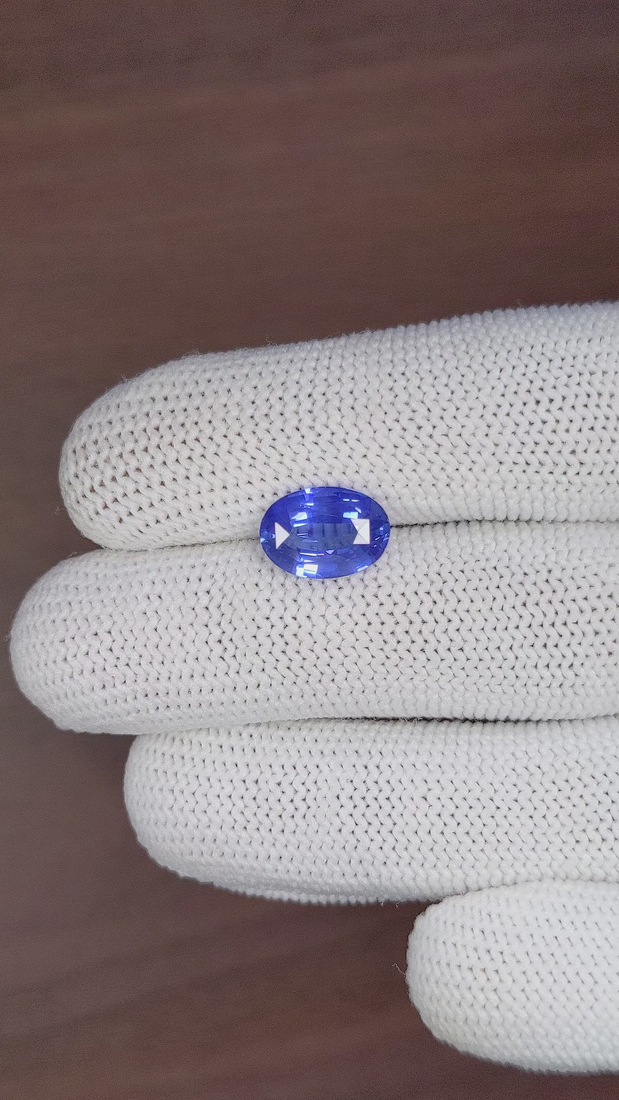 4.01 Ct. Blue Sapphire from Ceylon (Sri Lanka) Size Video