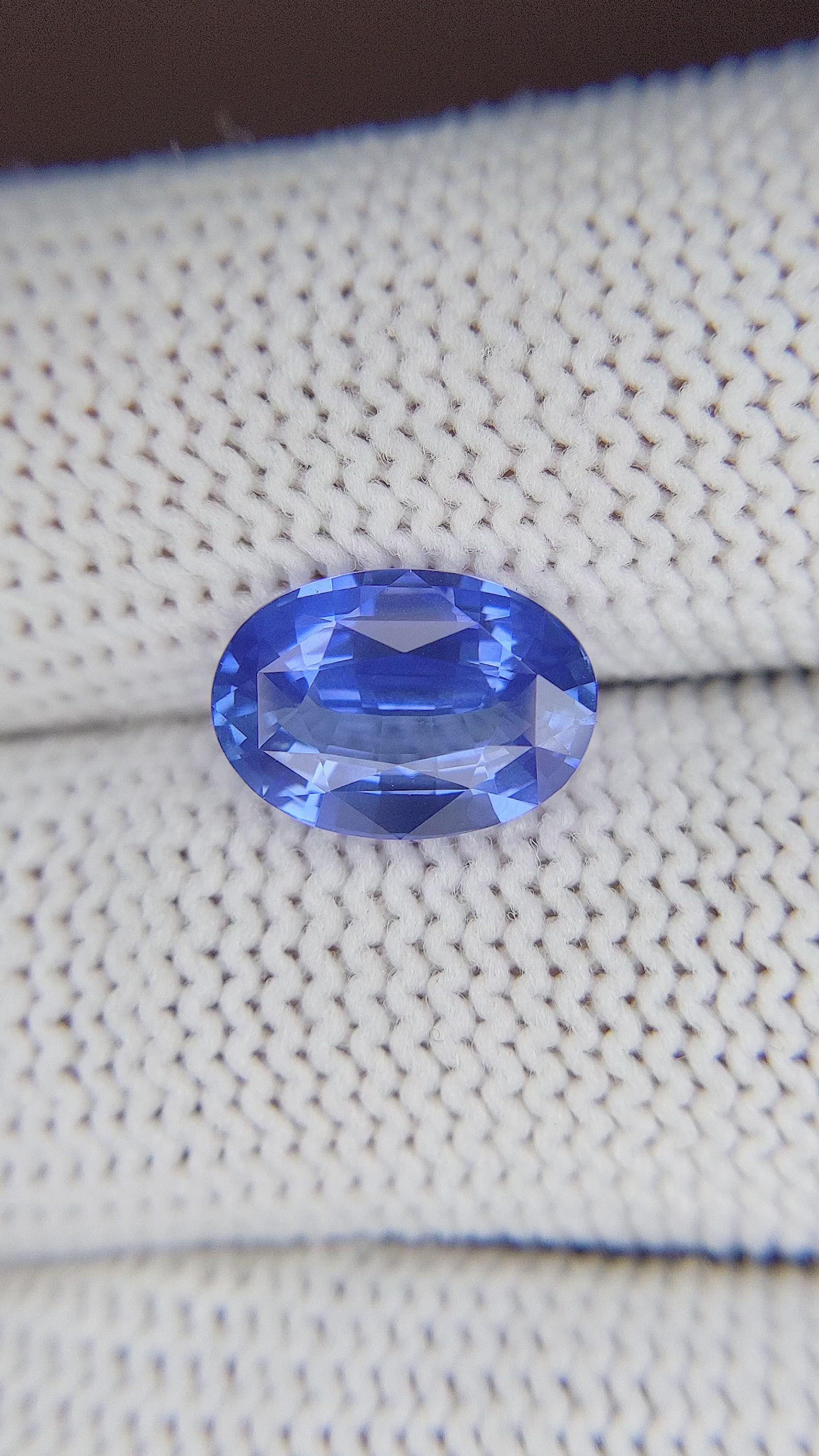 4.01 Ct. Blue Sapphire from Ceylon (Sri Lanka) Size Video