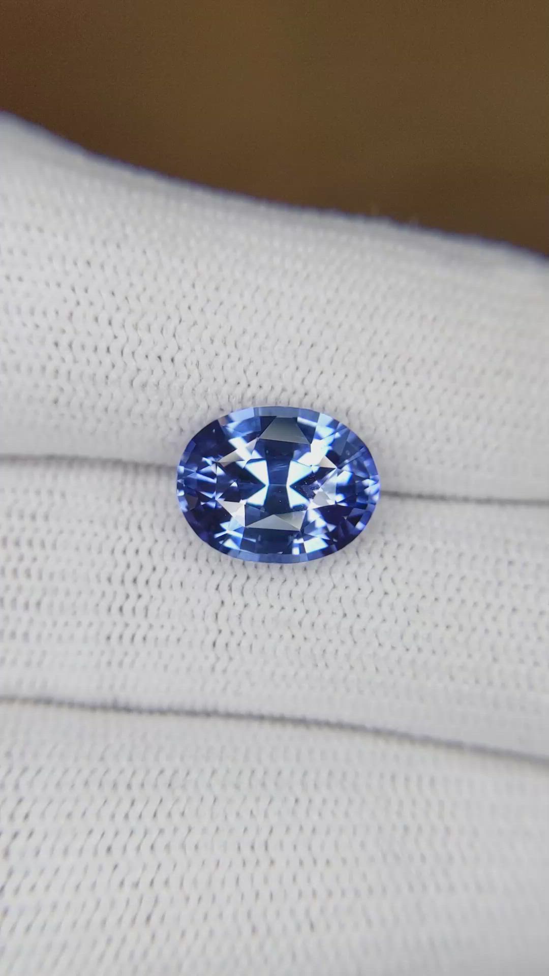 4.04 Ct. Blue Sapphire from Ceylon (Sri Lanka) Size Video