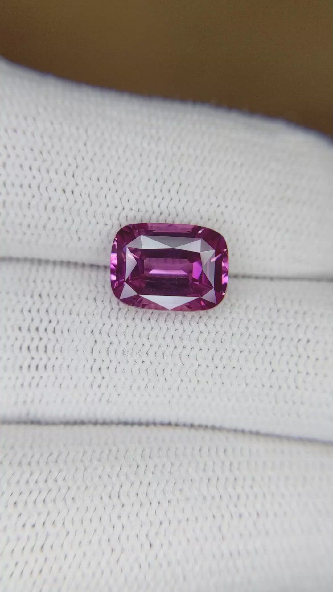3.58 Ct. Pinkish Purple Sapphire from Ceylon (Sri Lanka) Size Video