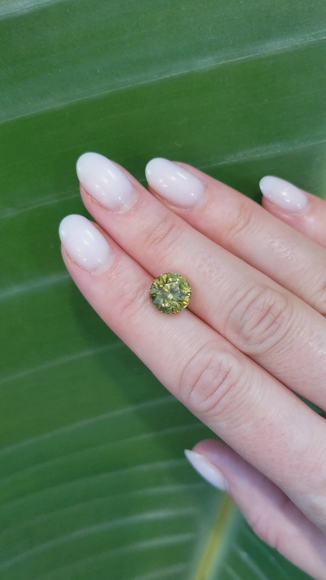 4.58 Ct. Yellowish Green Sapphire from Ceylon (Sri Lanka) Size Video
