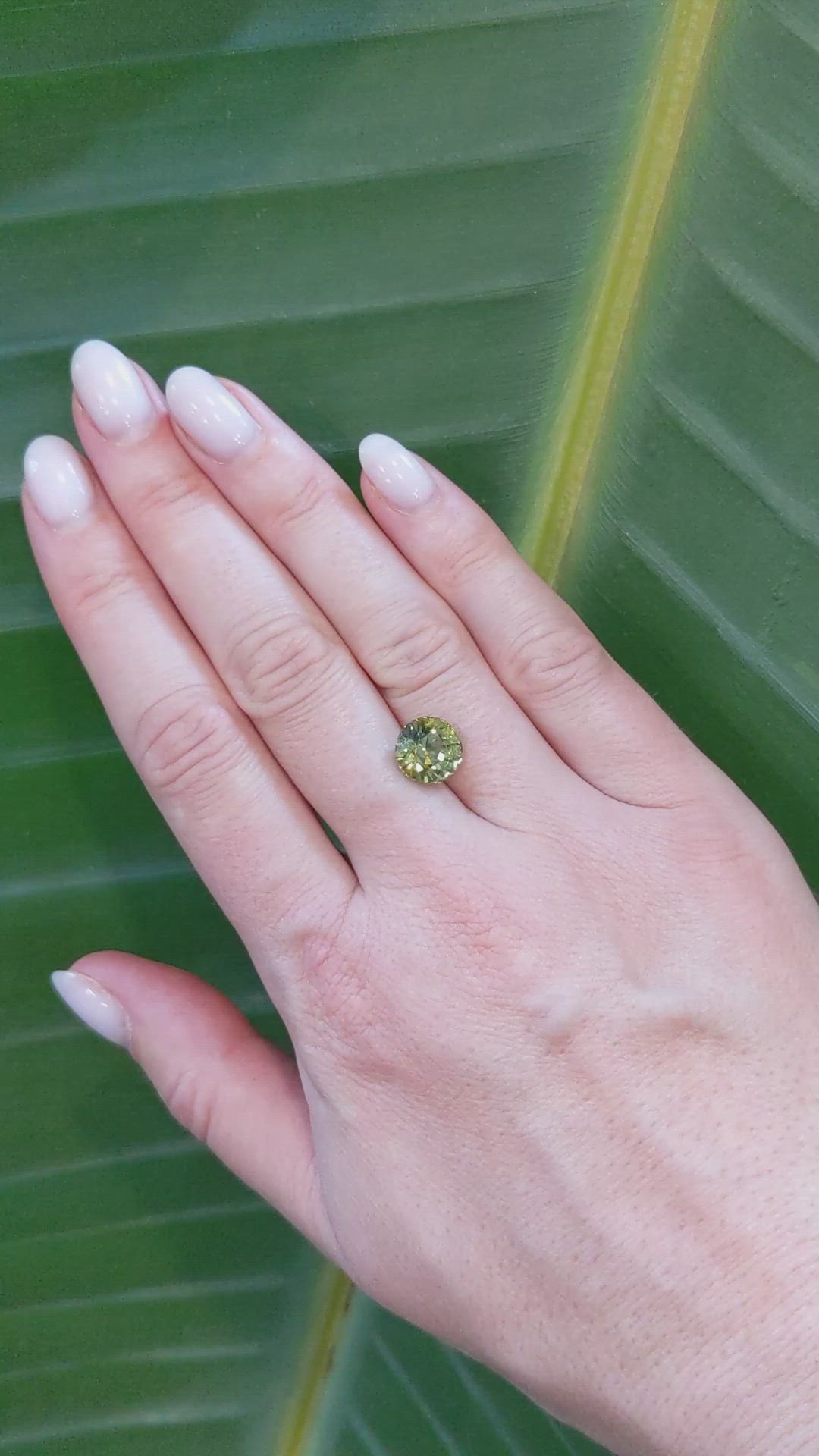 4.58 Ct. Yellowish Green Sapphire from Ceylon (Sri Lanka) Size Video