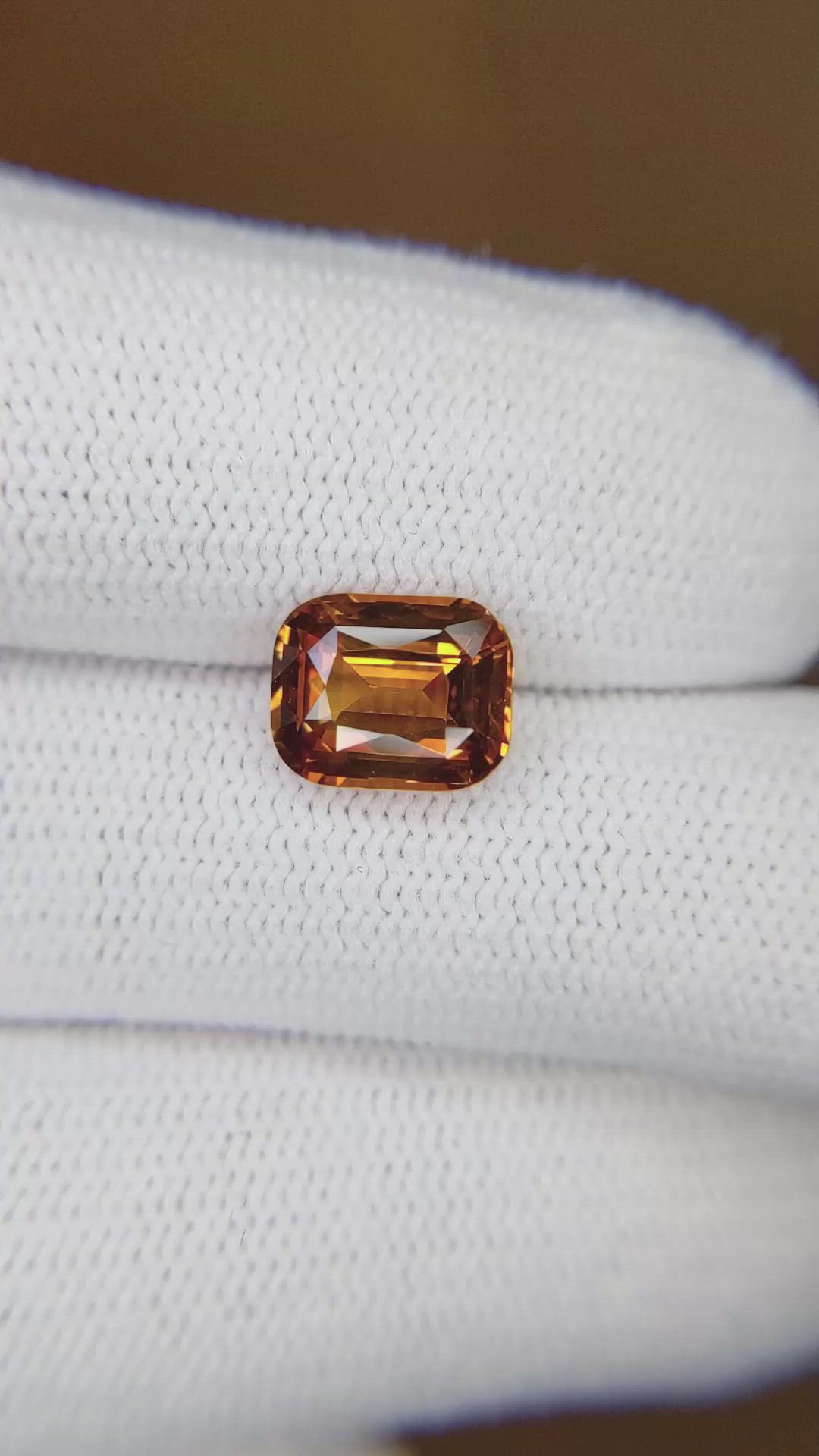 2.60 Ct. Yellowish Orange Sapphire from Ceylon (Sri Lanka) Size Video