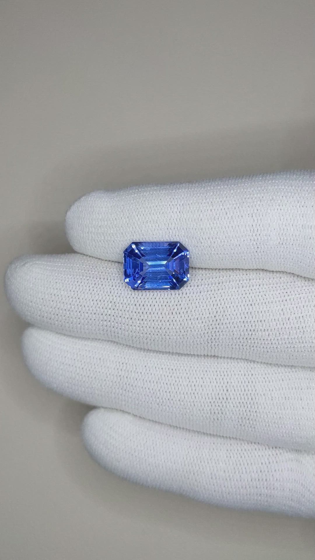 6.84 Ct. Blue Sapphire from Ceylon (Sri Lanka) Size Video