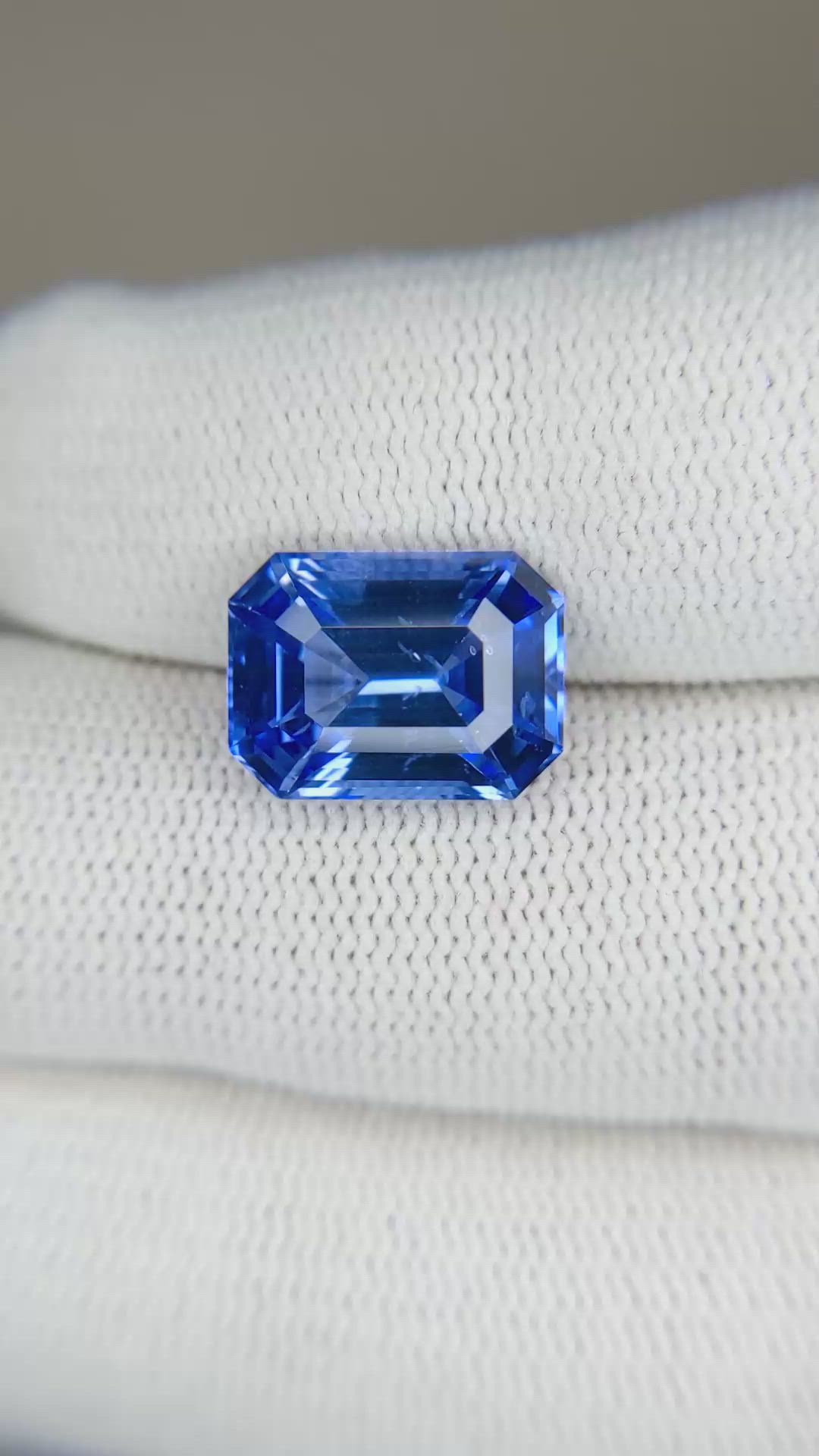 6.84 Ct. Blue Sapphire from Ceylon (Sri Lanka) Size Video