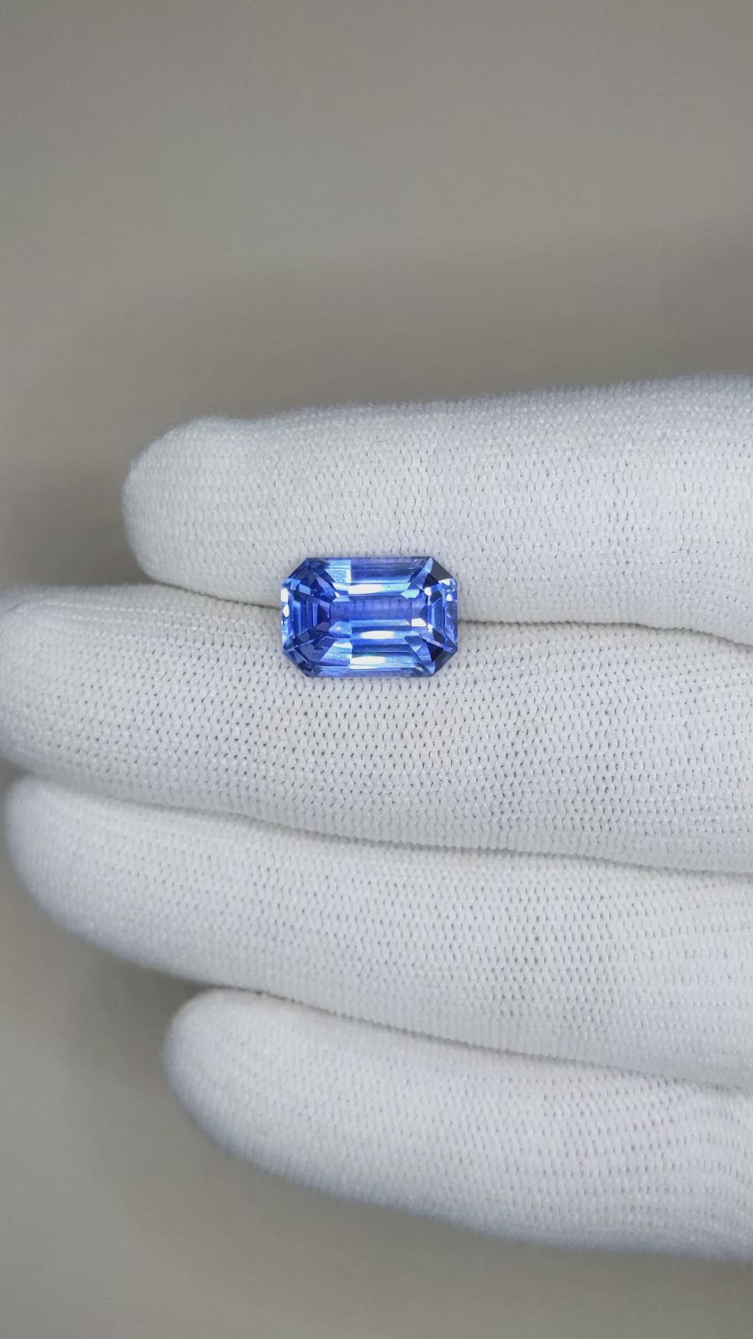 7.61 Ct. Blue Sapphire from Ceylon (Sri Lanka) Size Video