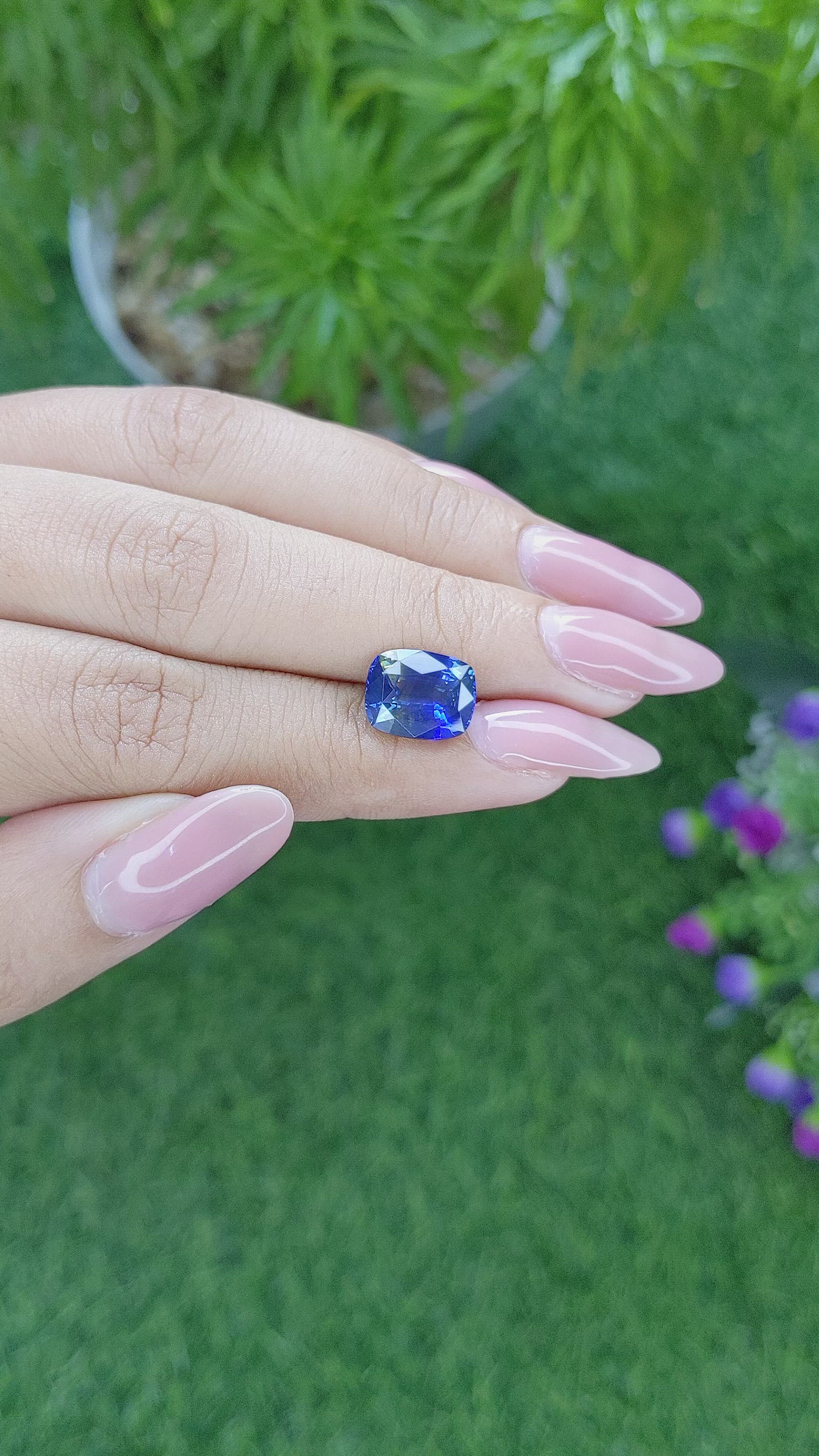 4.18 Ct. Bi Color Sapphire from Ceylon (Sri Lanka) Size Video