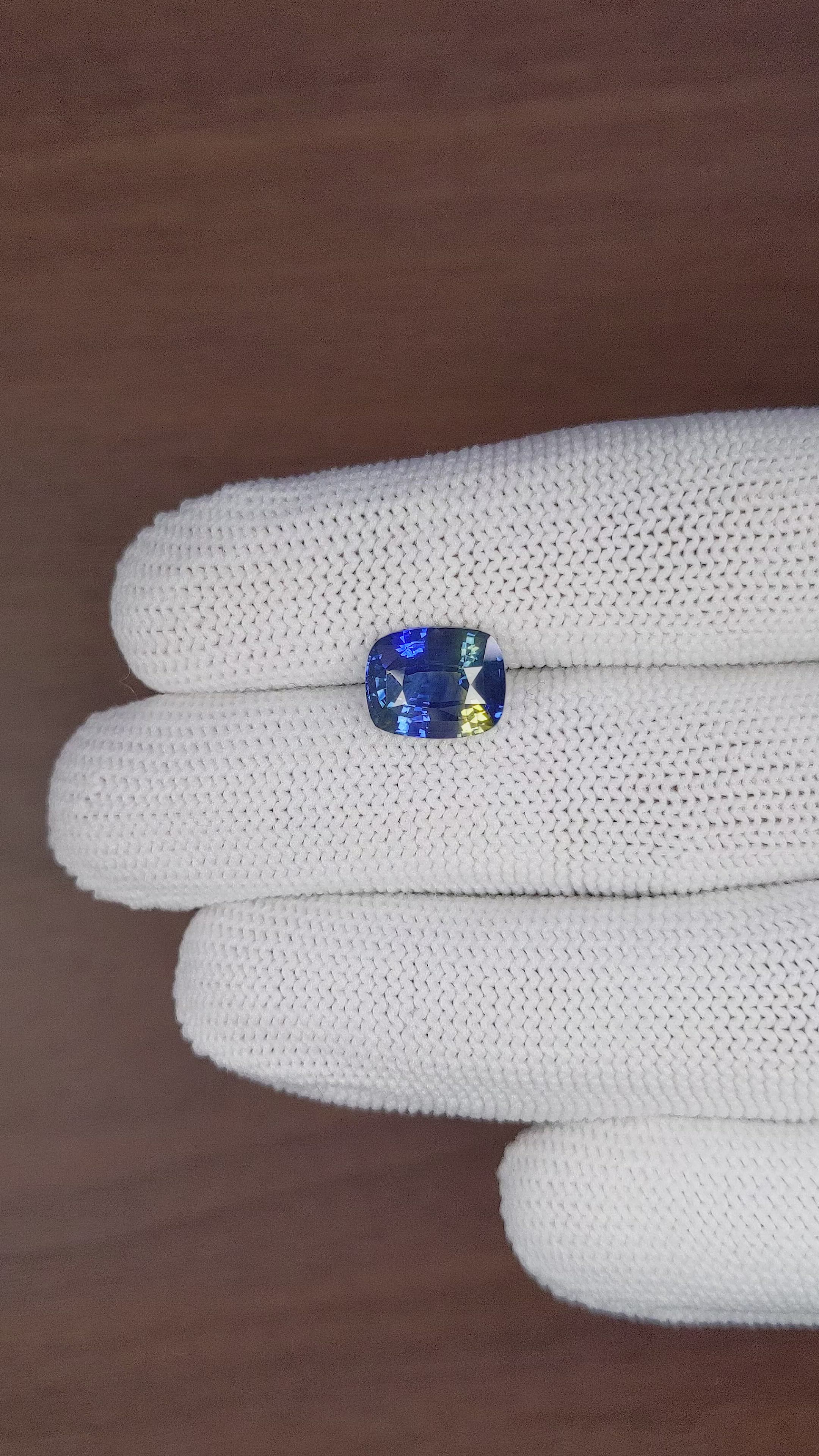 4.18 Ct. Bi Color Sapphire from Ceylon (Sri Lanka) Size Video