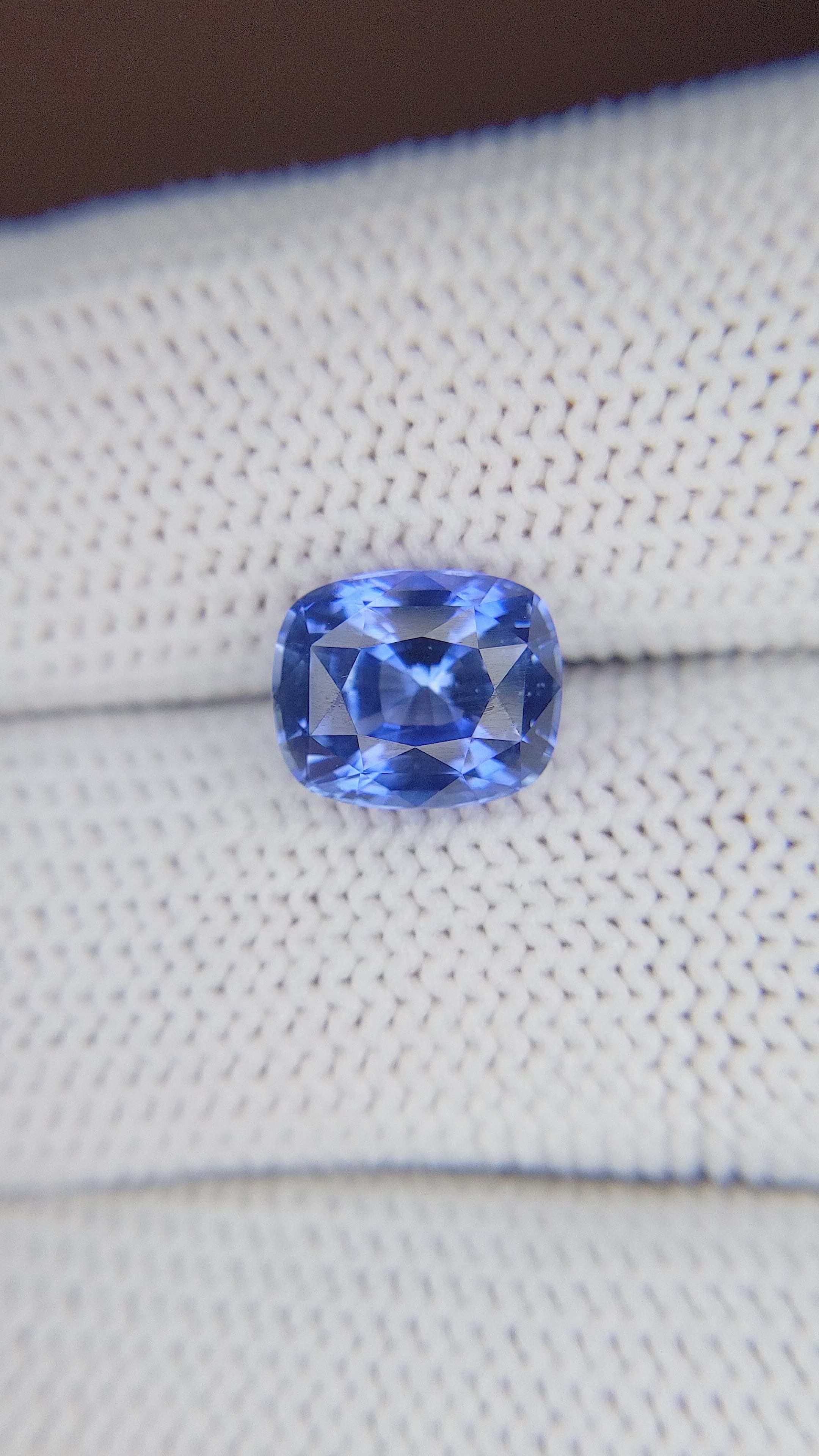 3.72 Ct. Blue Sapphire from Ceylon (Sri Lanka) Size Video