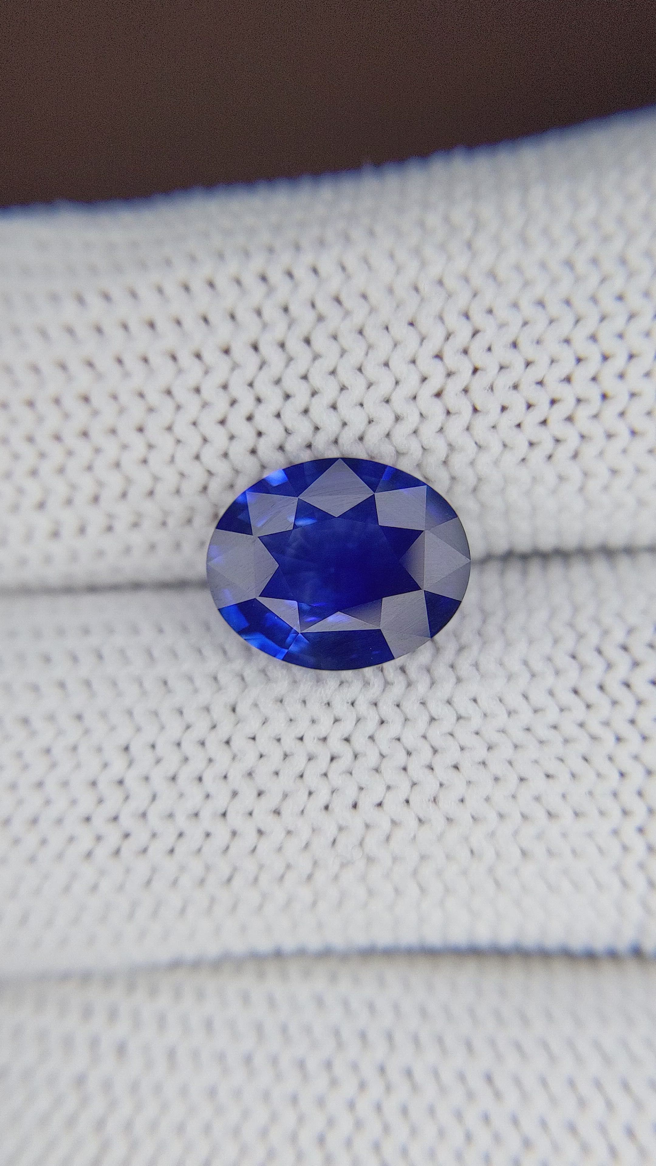 3.31 Ct. Blue Sapphire from Ceylon (Sri Lanka) Size Video
