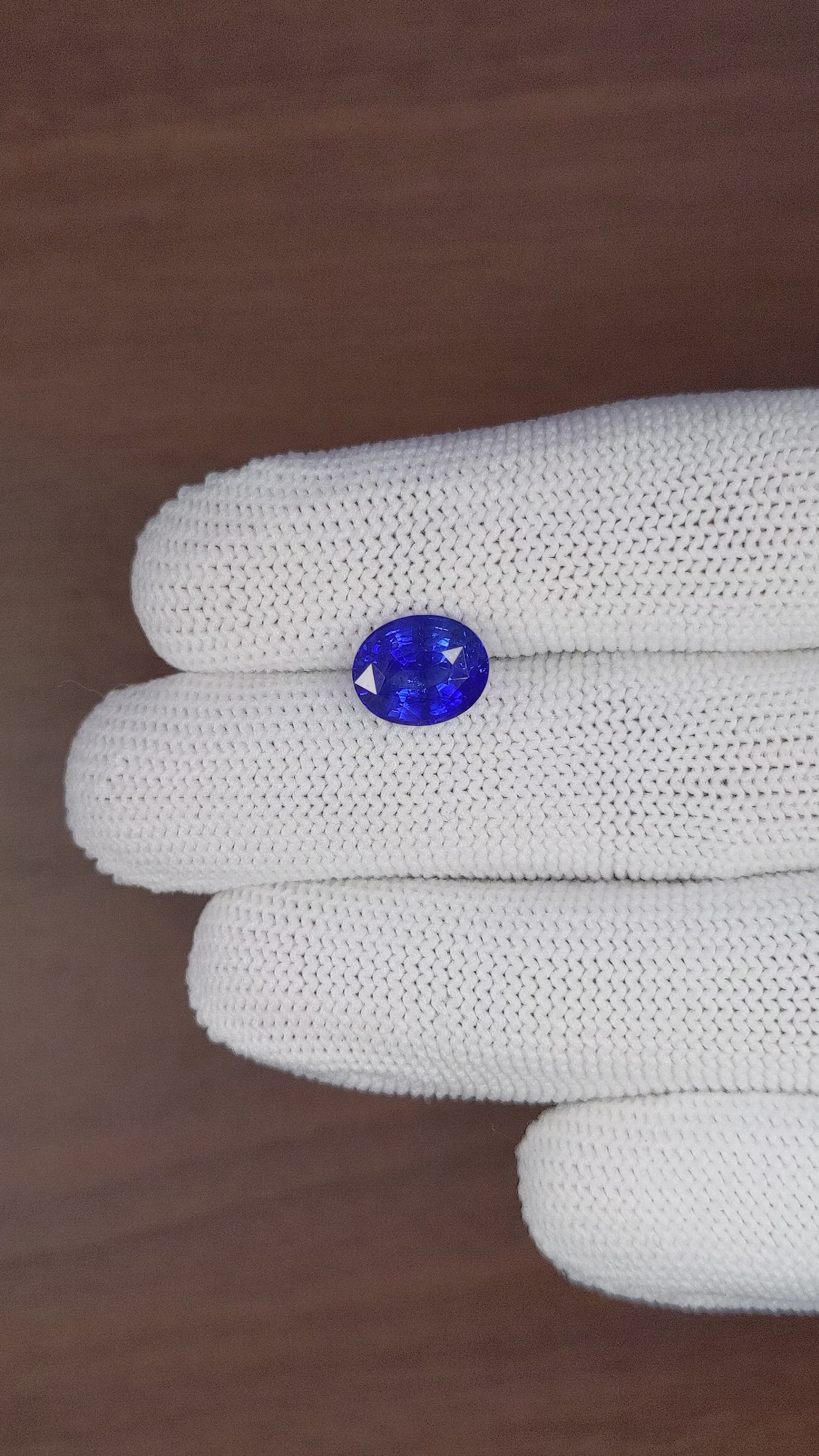 3.80 Ct. Blue Sapphire from Ceylon (Sri Lanka) Size Video