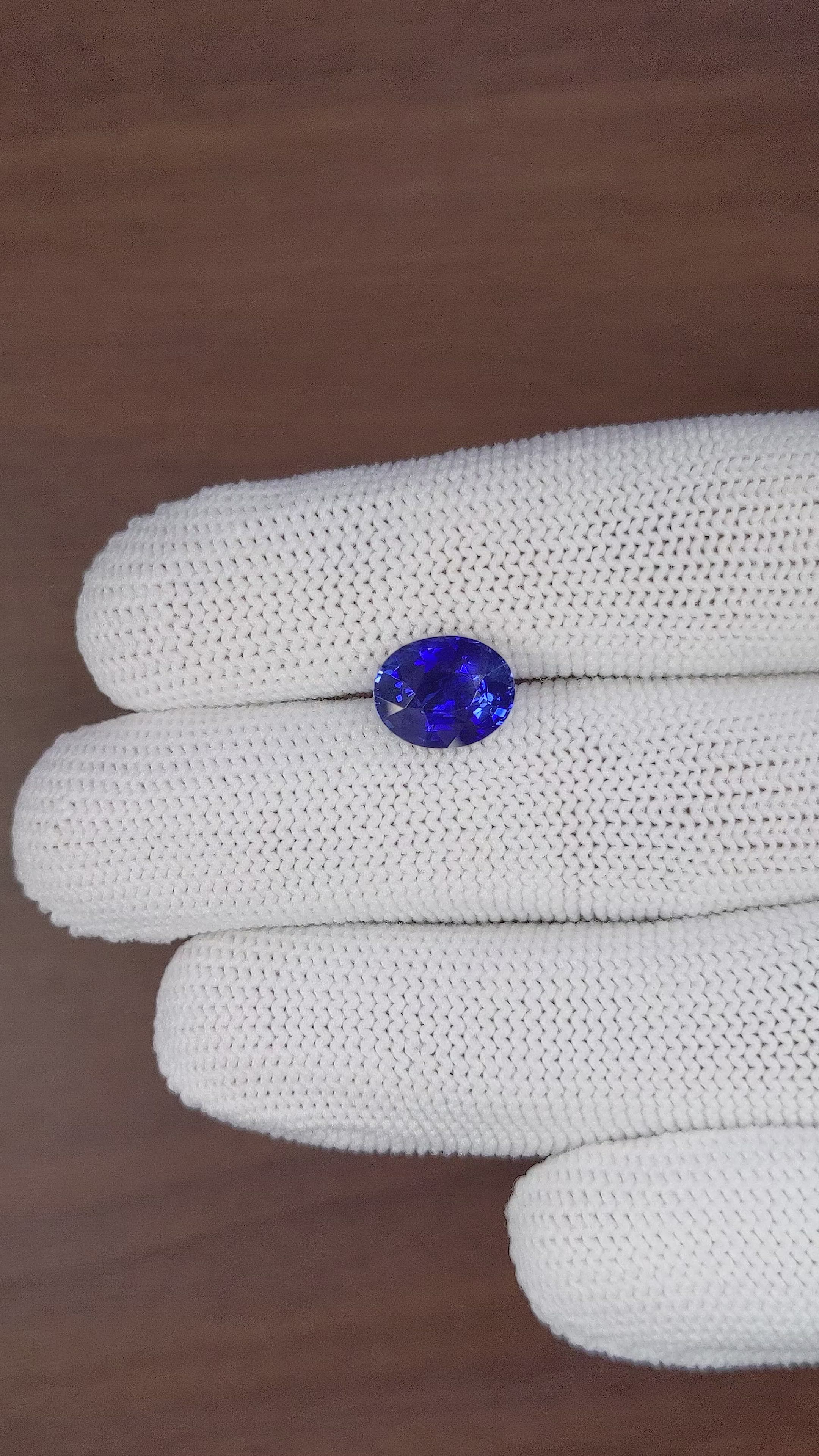 4.01 Ct. Blue Sapphire from Ceylon (Sri Lanka) Size Video