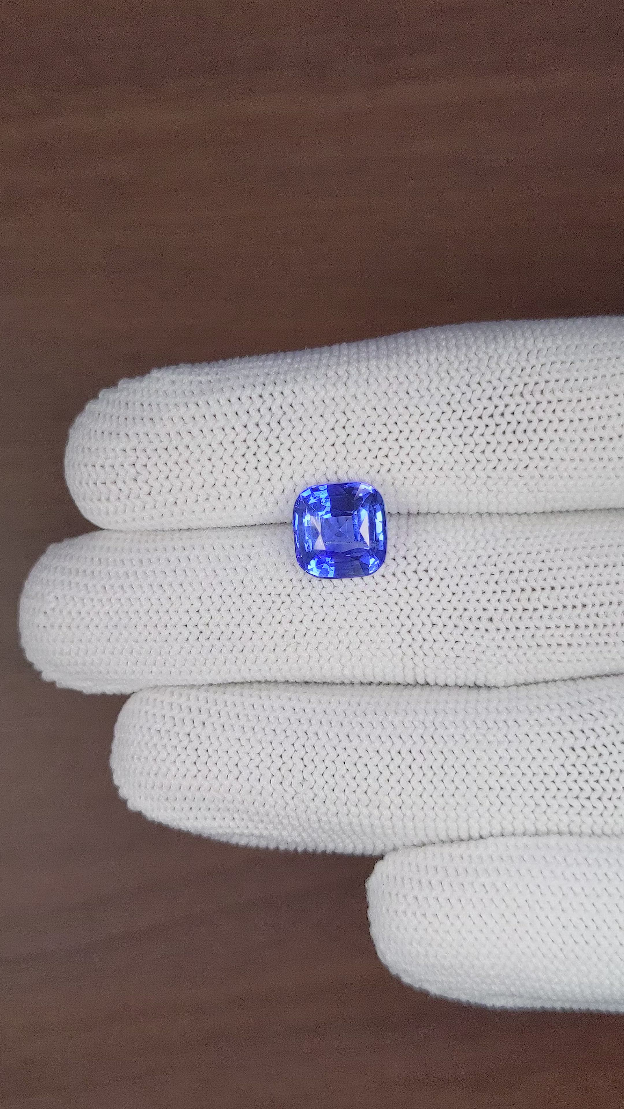 5.04 Ct. Blue Sapphire from Ceylon (Sri Lanka) Size Video