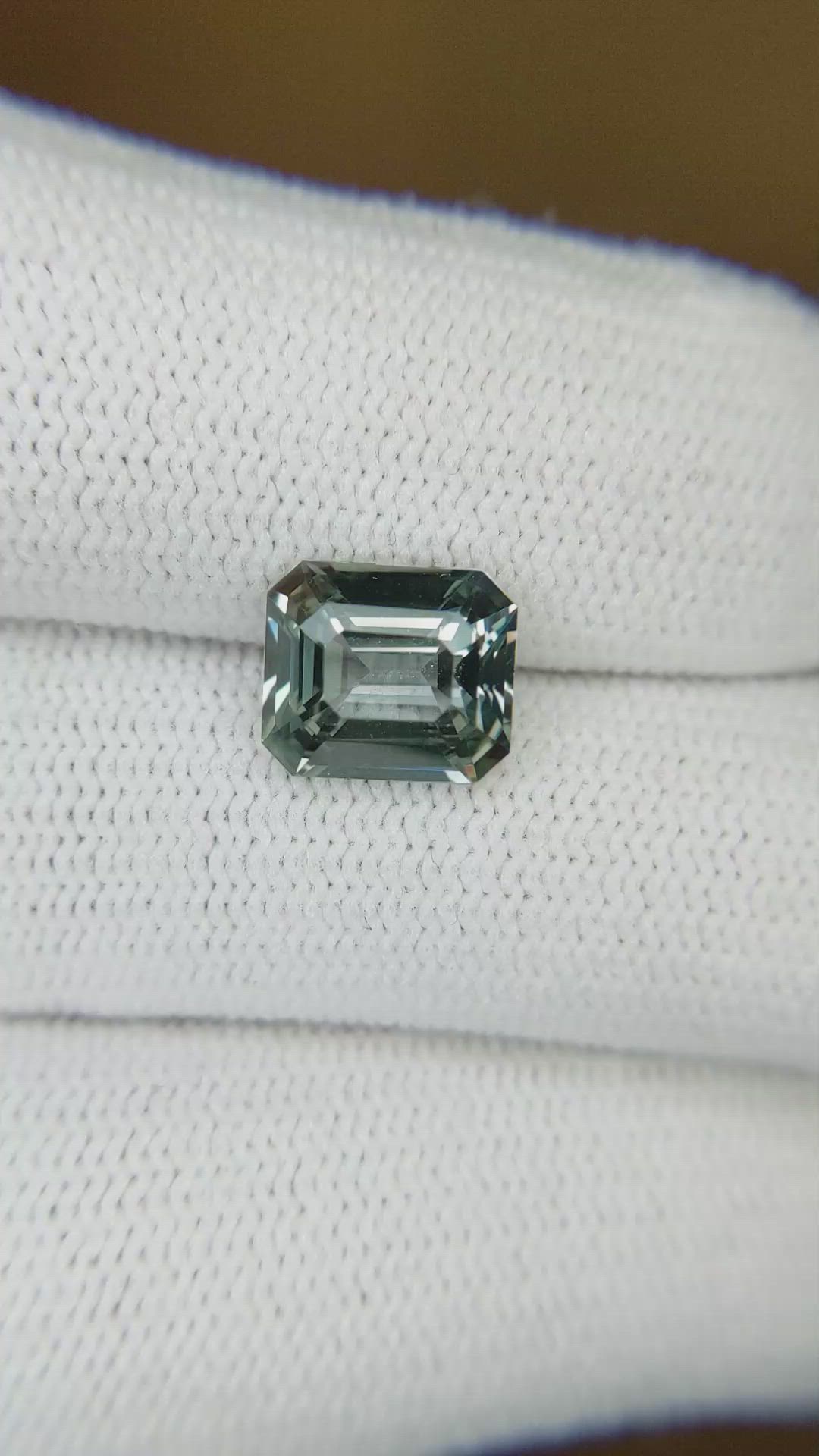 2.99 Ct. Green Sapphire from Ceylon (Sri Lanka) Size Video