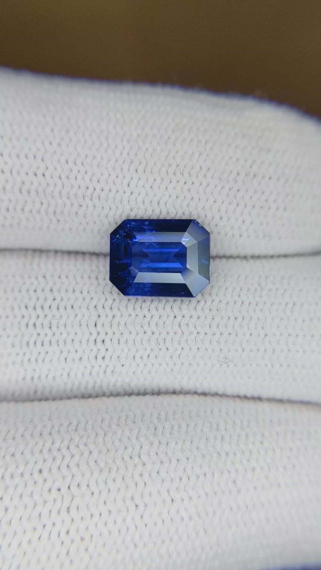 2.33 Ct. Blue Sapphire from Ceylon (Sri Lanka) Size Video