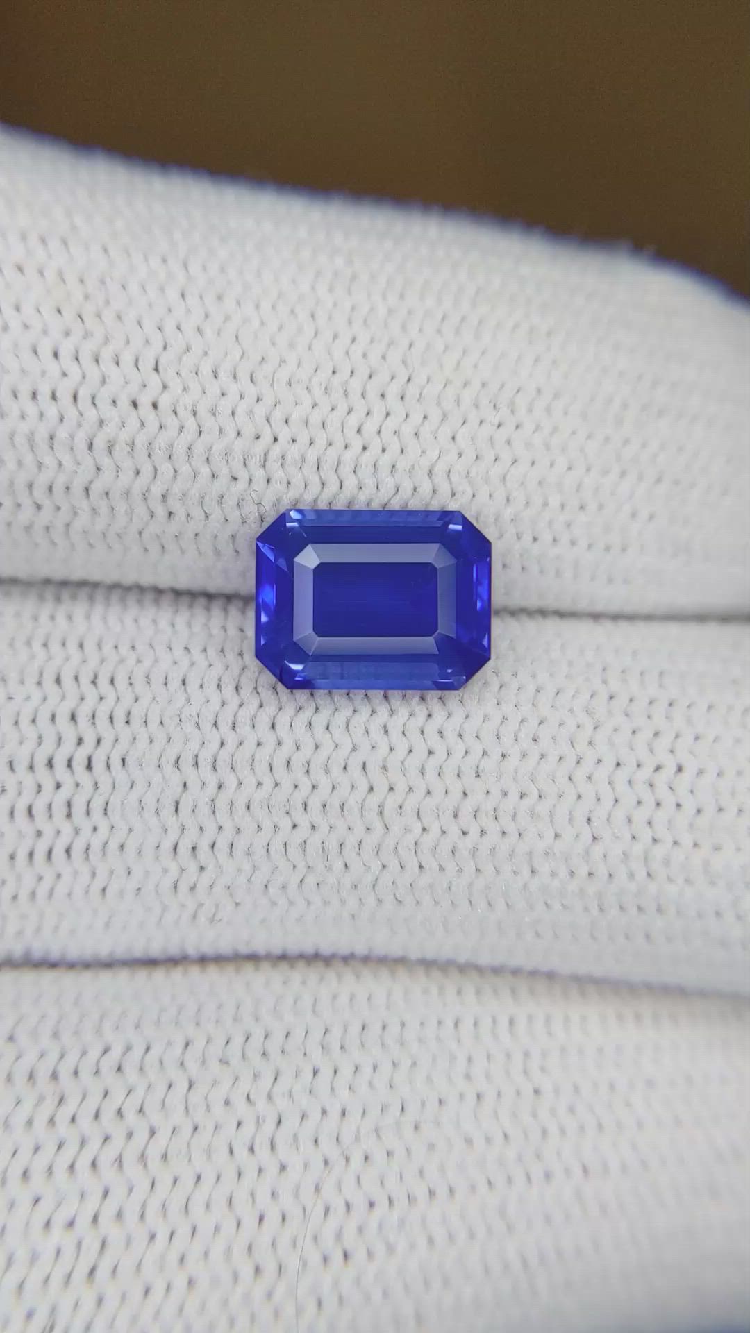 2.69 Ct. Blue Sapphire from Ceylon (Sri Lanka) Size Video