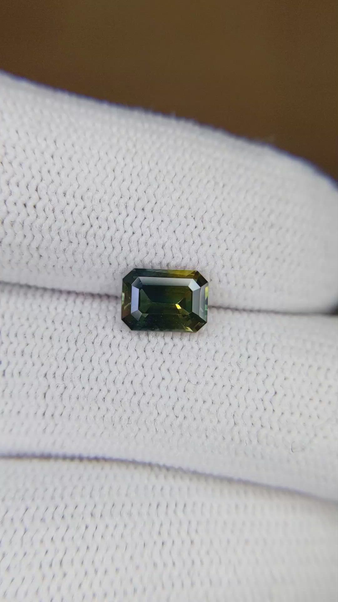 1.24 Ct. Bi Color Sapphire from Ceylon (Sri Lanka) Size Video