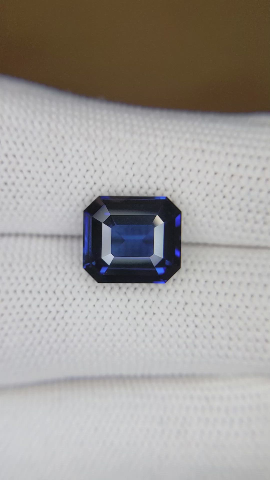 6.13 Ct. Blue Sapphire from Ceylon (Sri Lanka) Size Video