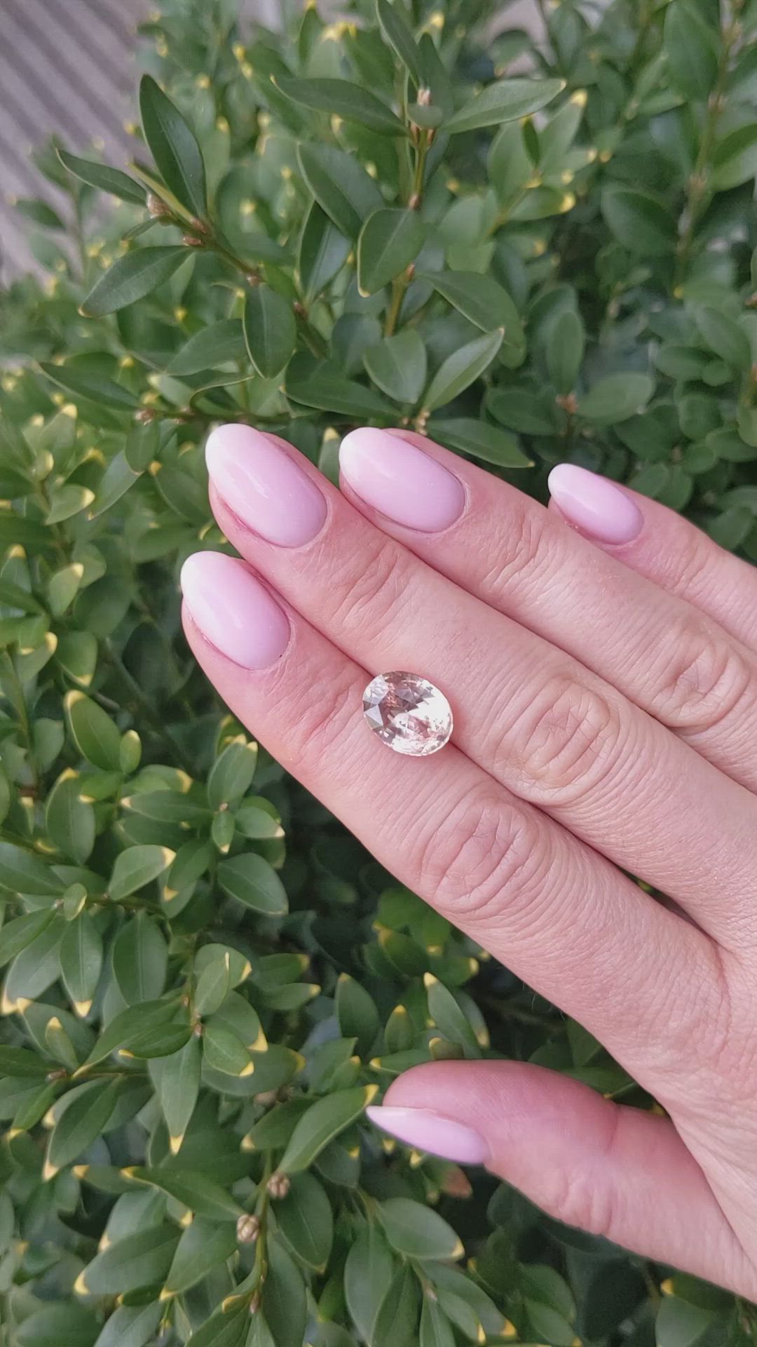 5.13 Ct. Padparadscha Sapphire from Ceylon (Sri Lanka) Size Video