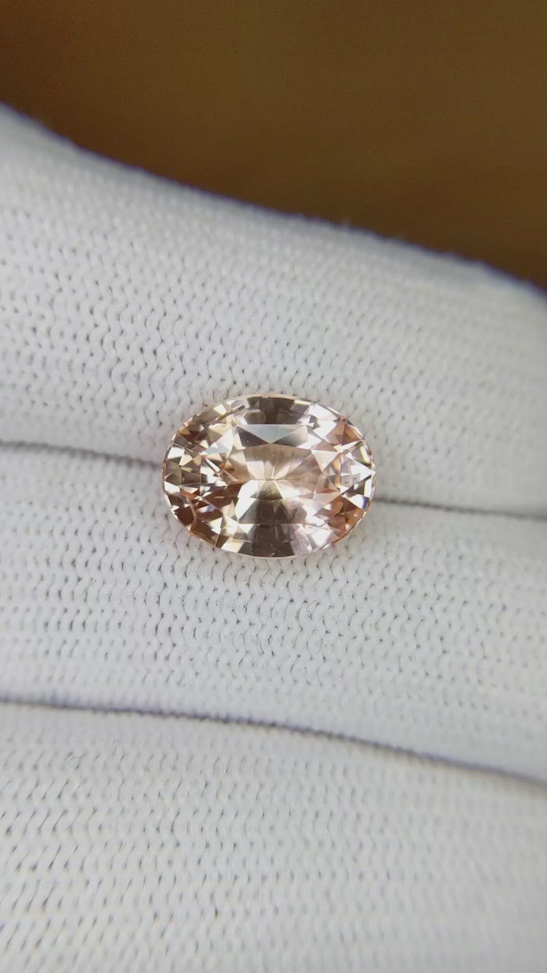 5.13 Ct. Padparadscha Sapphire from Ceylon (Sri Lanka) Size Video