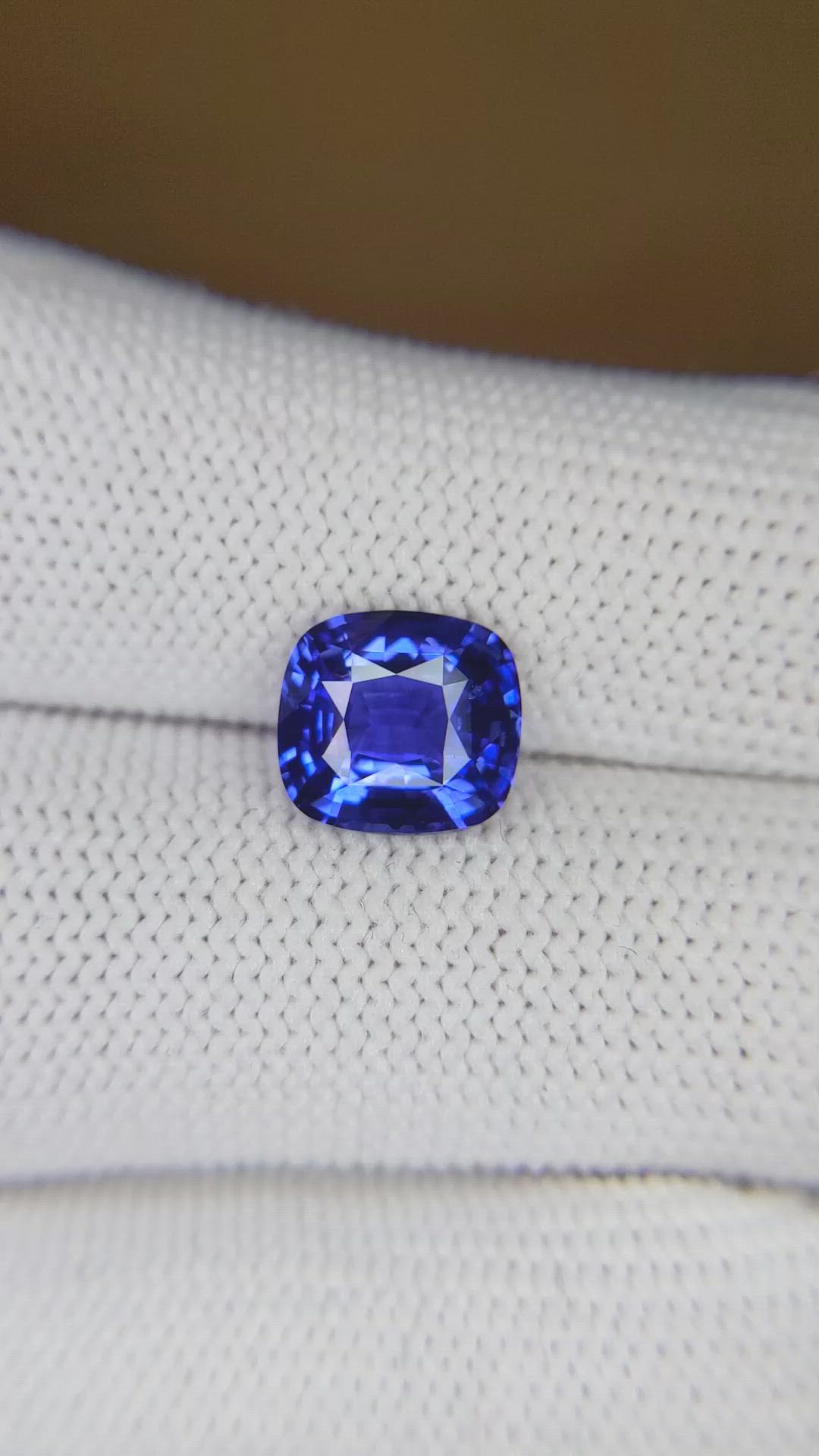 3.04 Ct. Blue Sapphire from Ceylon (Sri Lanka) Size Video