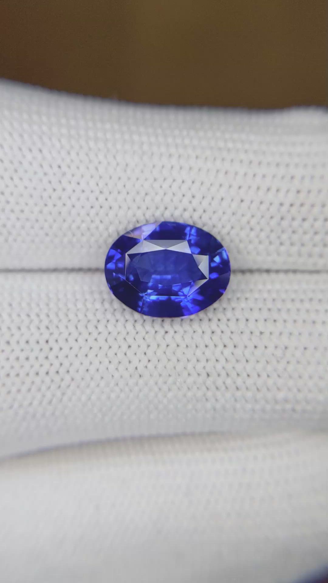 5.19 Ct. Blue Sapphire from Ceylon (Sri Lanka) Size Video