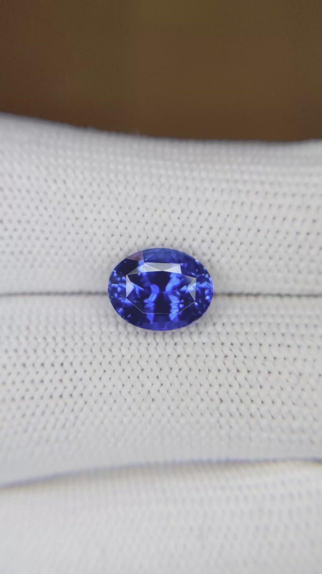 3.76 Ct. Blue Sapphire from Ceylon (Sri Lanka) Size Video
