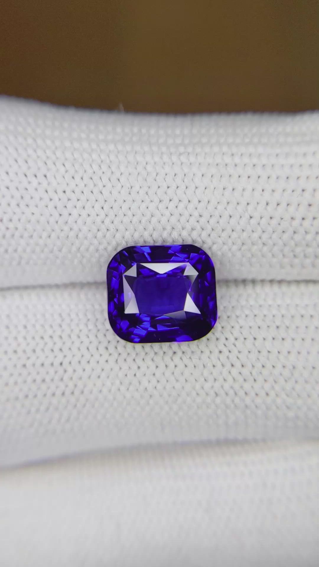 5.52 Ct. Blue Sapphire from Ceylon (Sri Lanka) Size Video