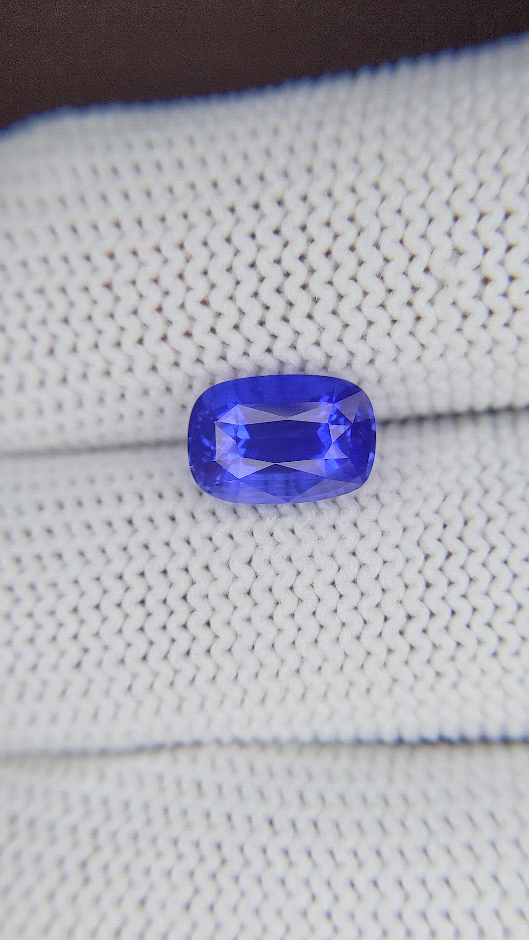3.03 Ct. Blue Sapphire from Ceylon (Sri Lanka) Size Video