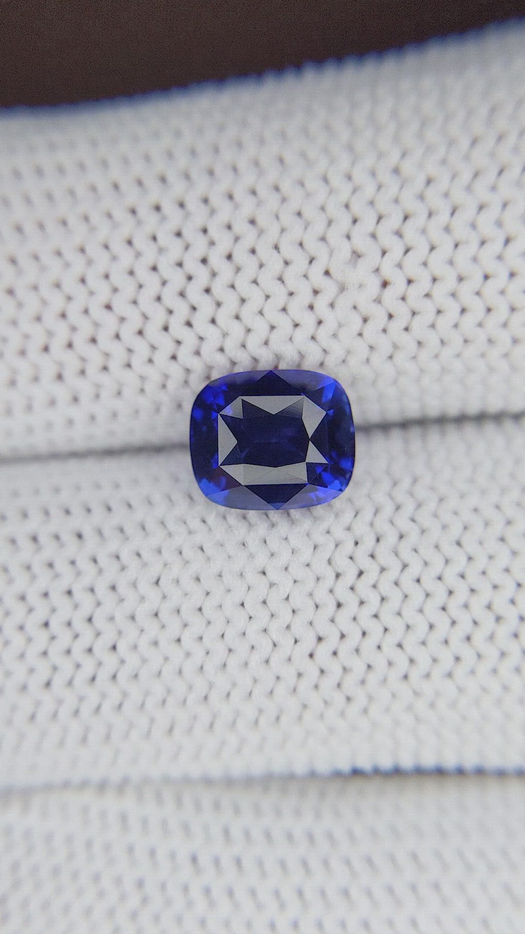 2.55 Ct. Blue Sapphire from Ceylon (Sri Lanka) Size Video