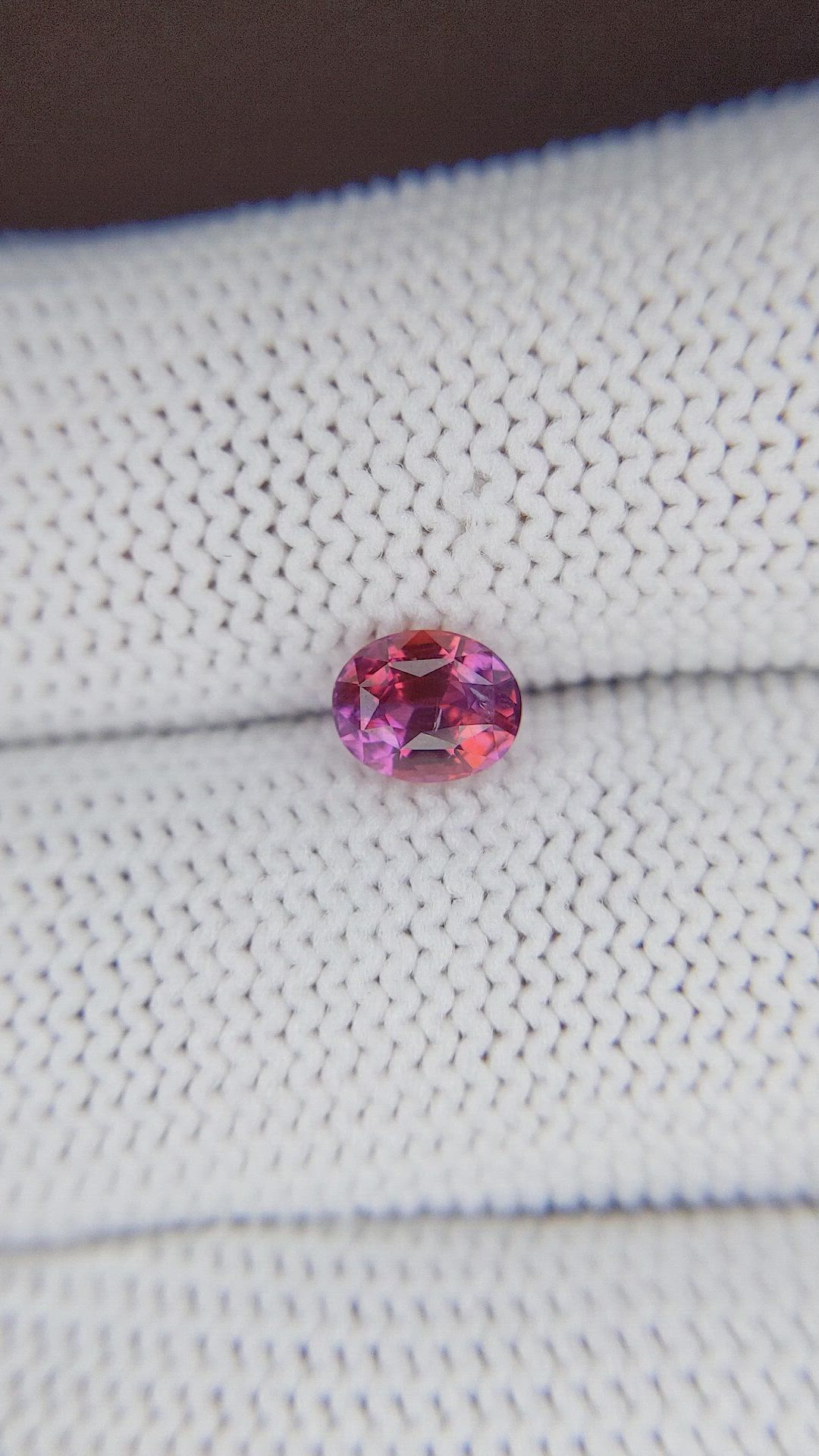 1.03 Ct. Bi Color / Parti Sapphire from Ceylon (Sri Lanka) Size Video