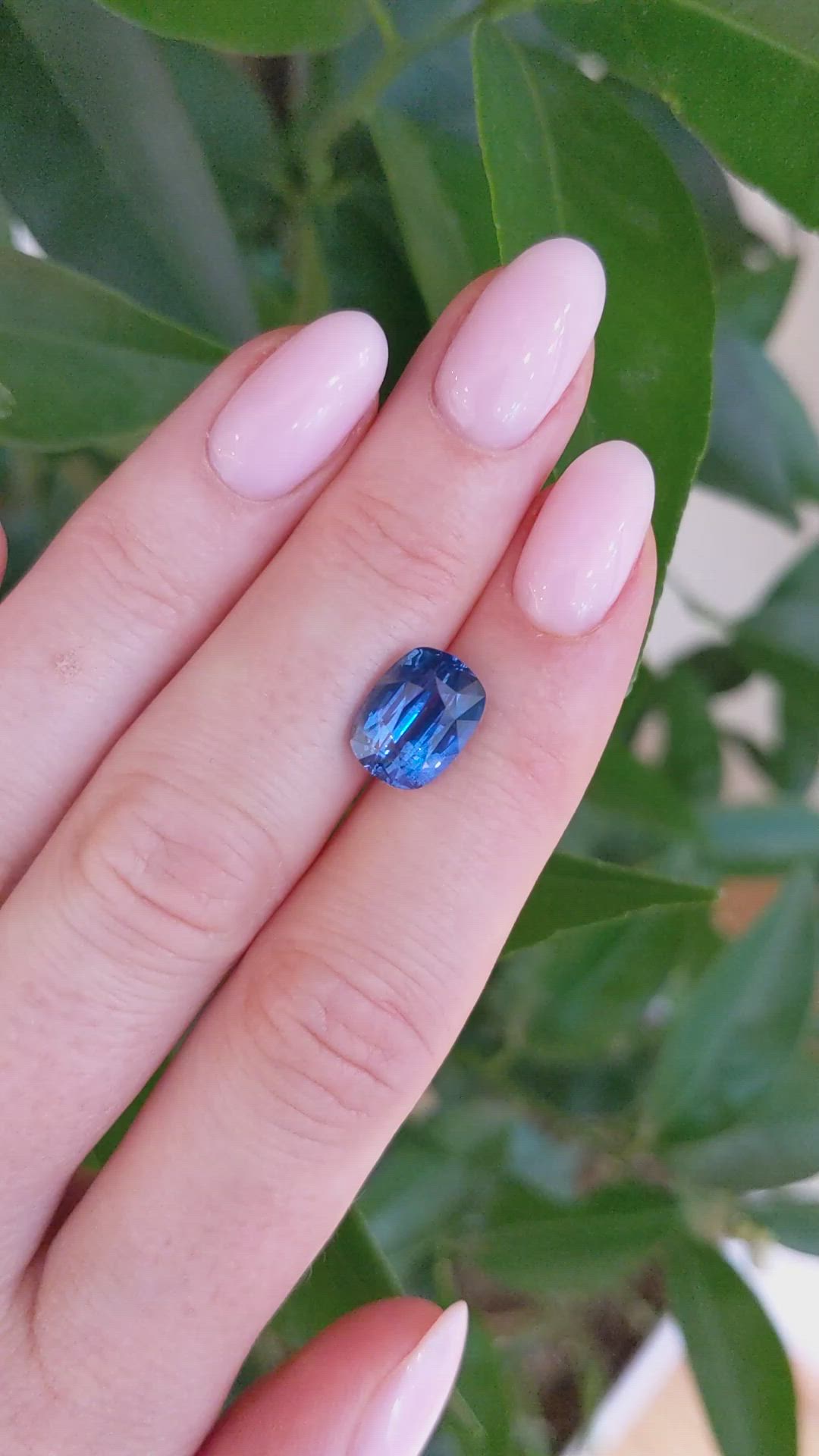 4.73 Ct. Blue Sapphire from Ceylon (Sri Lanka) Size Video