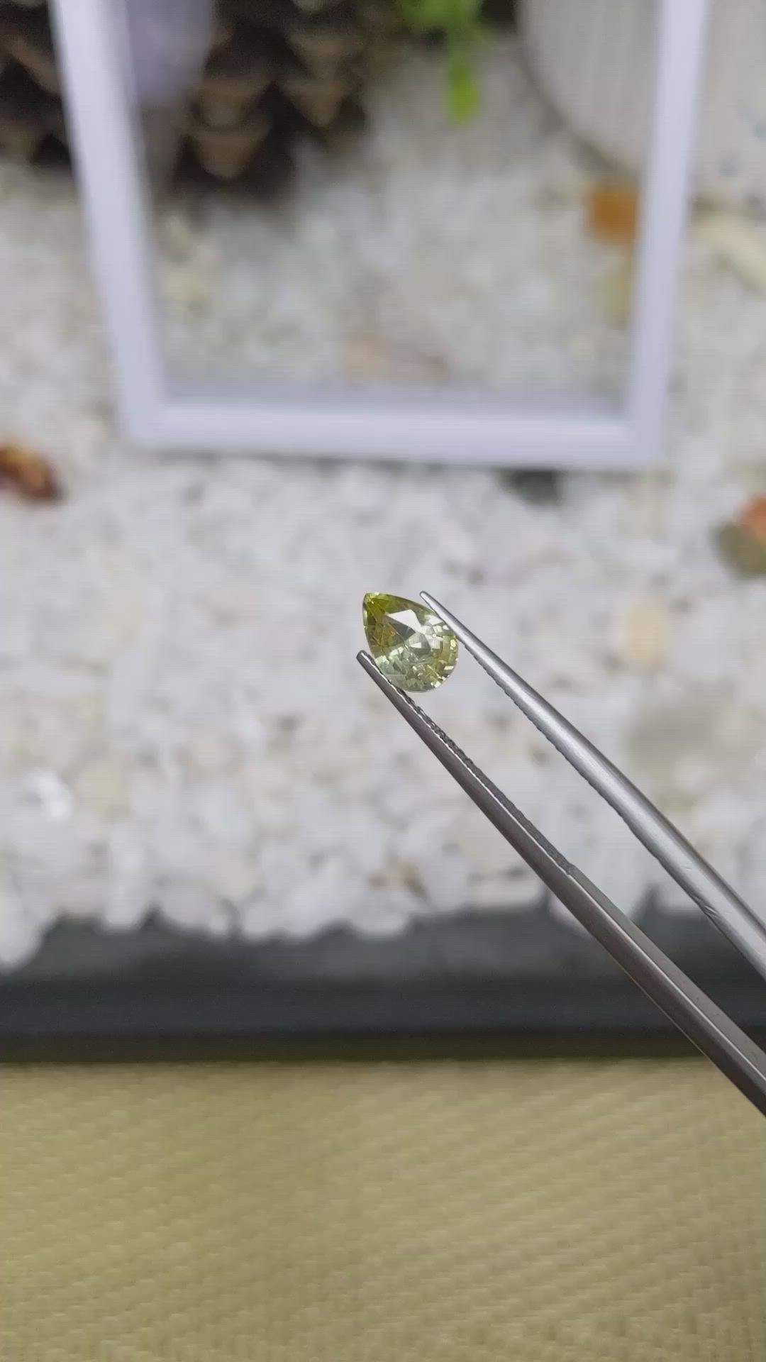 1.15 Ct. Bi Color Sapphire from Ceylon (Sri Lanka) Size Video
