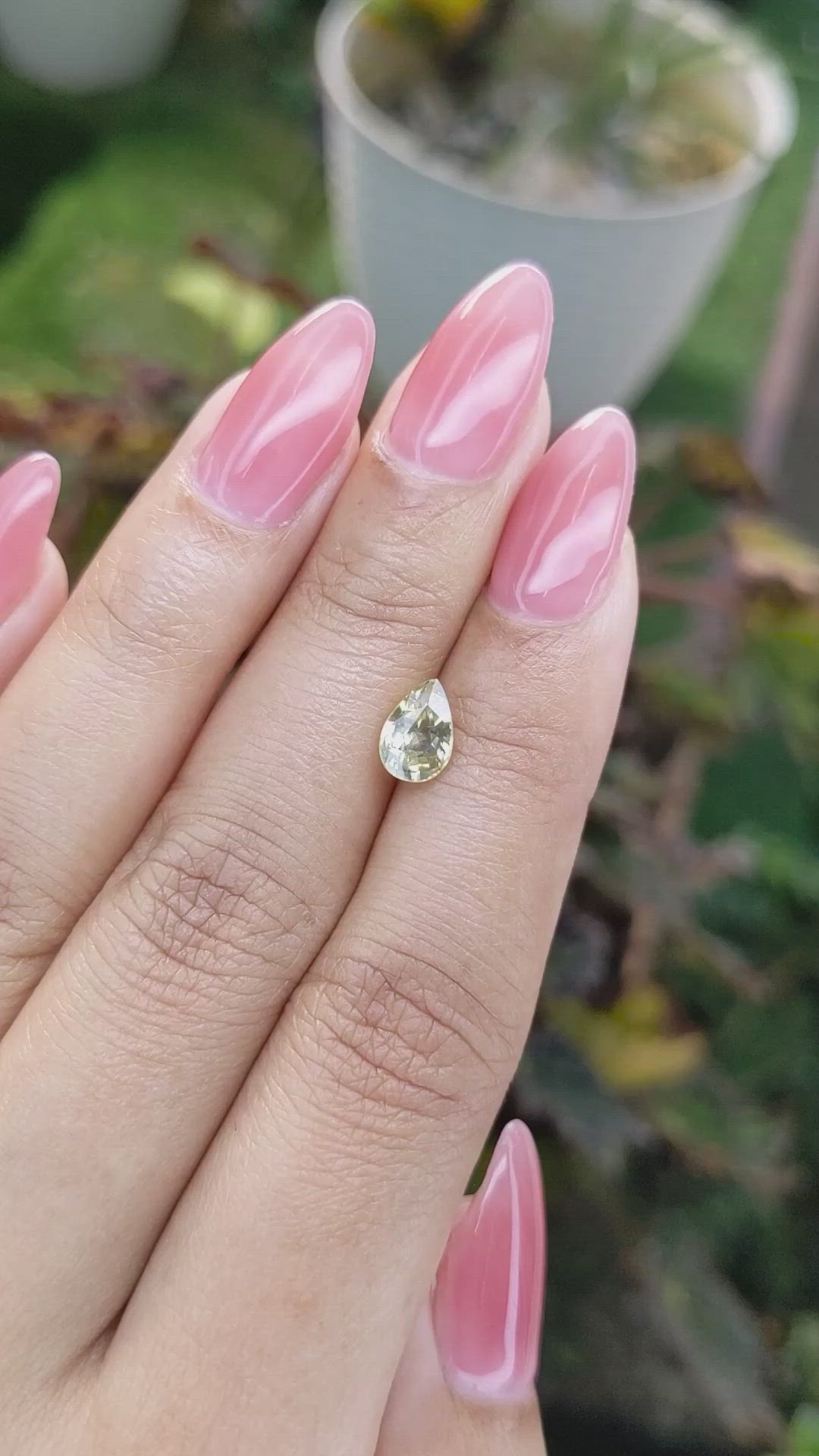 1.15 Ct. Bi Color Sapphire from Ceylon (Sri Lanka) Size Video