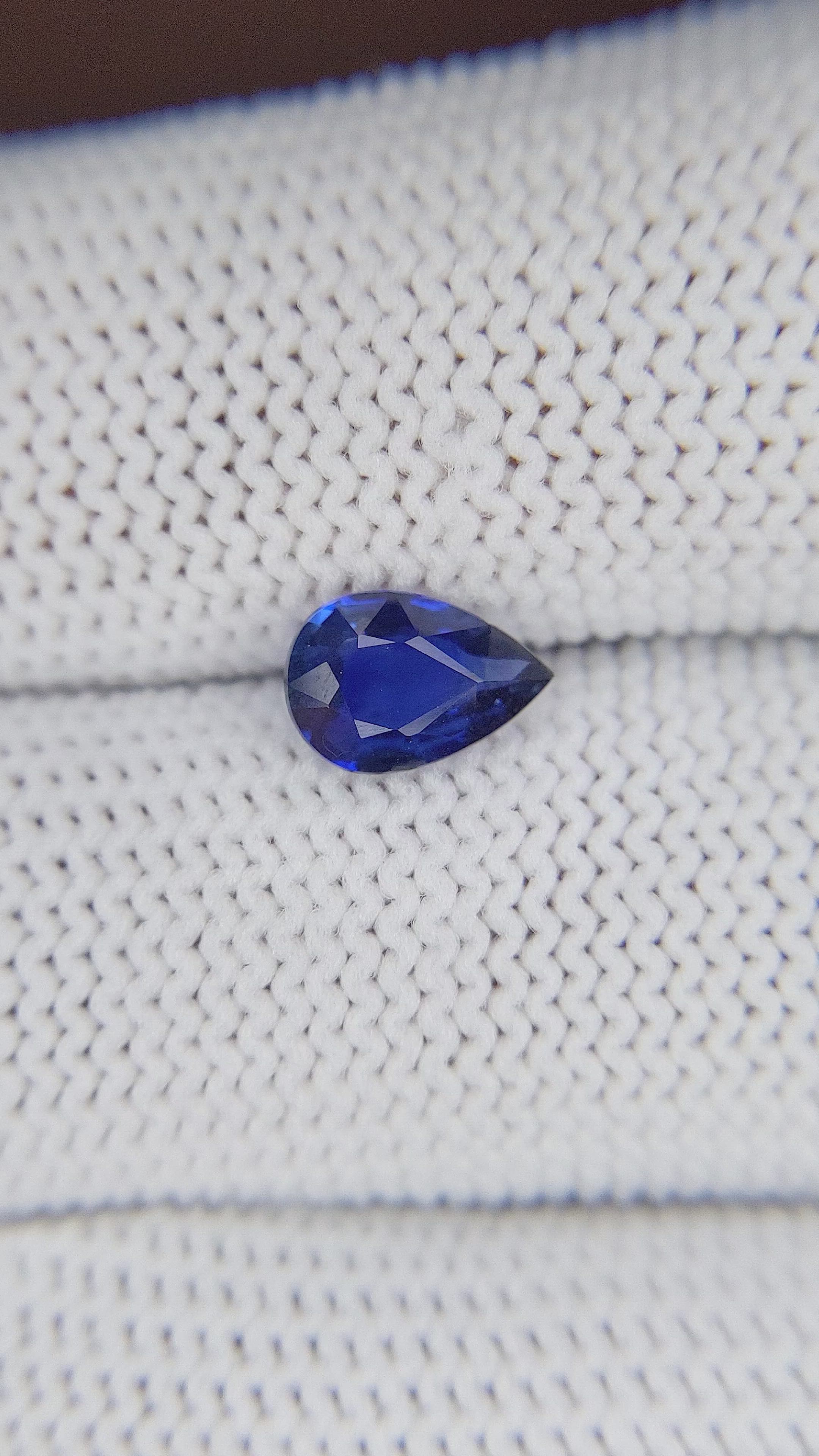 1.05 Ct. Blue Sapphire from Ceylon (Sri Lanka) Size Video